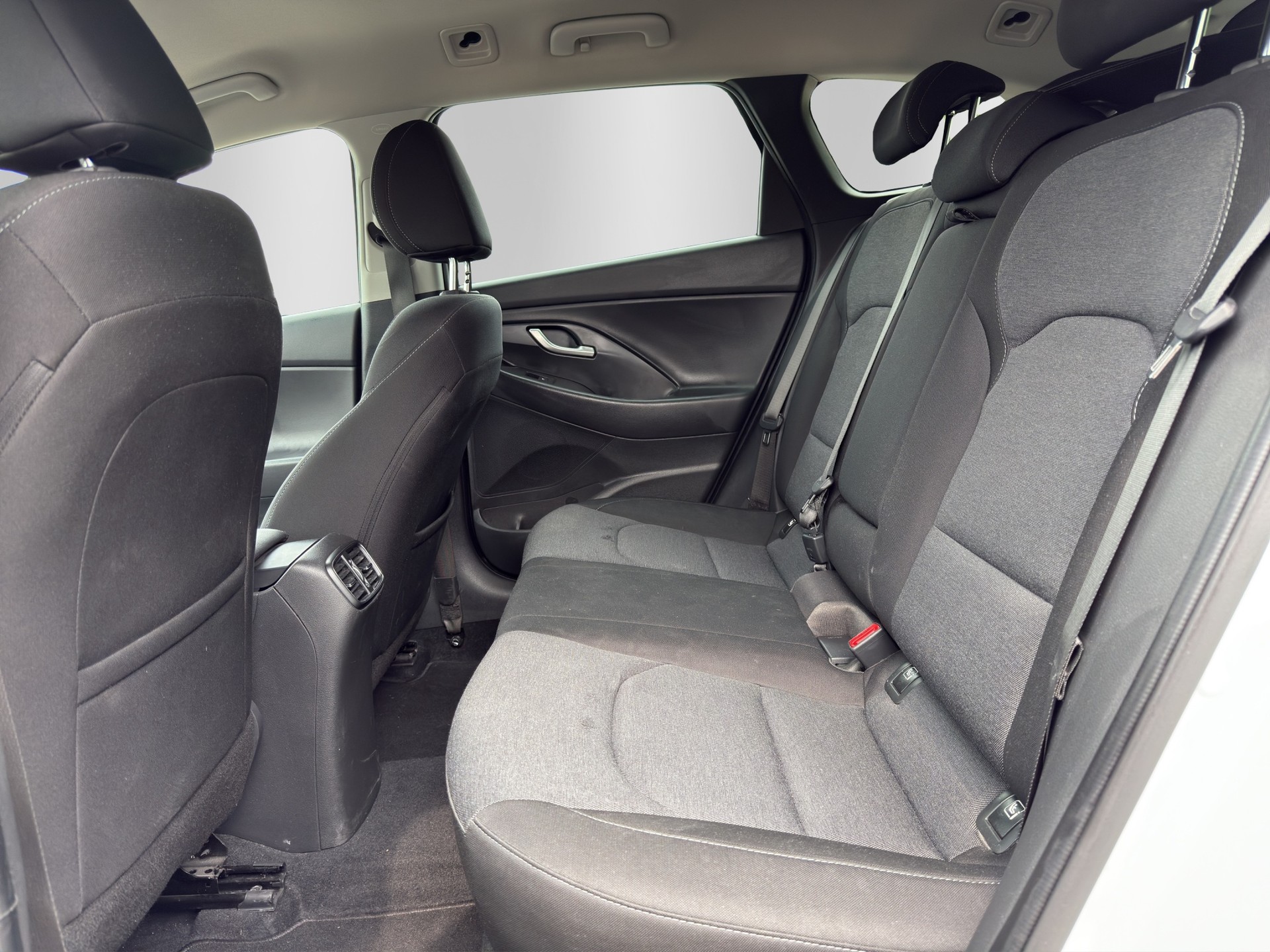 HYUNDAI i30 Wagon 1.5 T-GDi Amplia 48V MH DCT-image-13