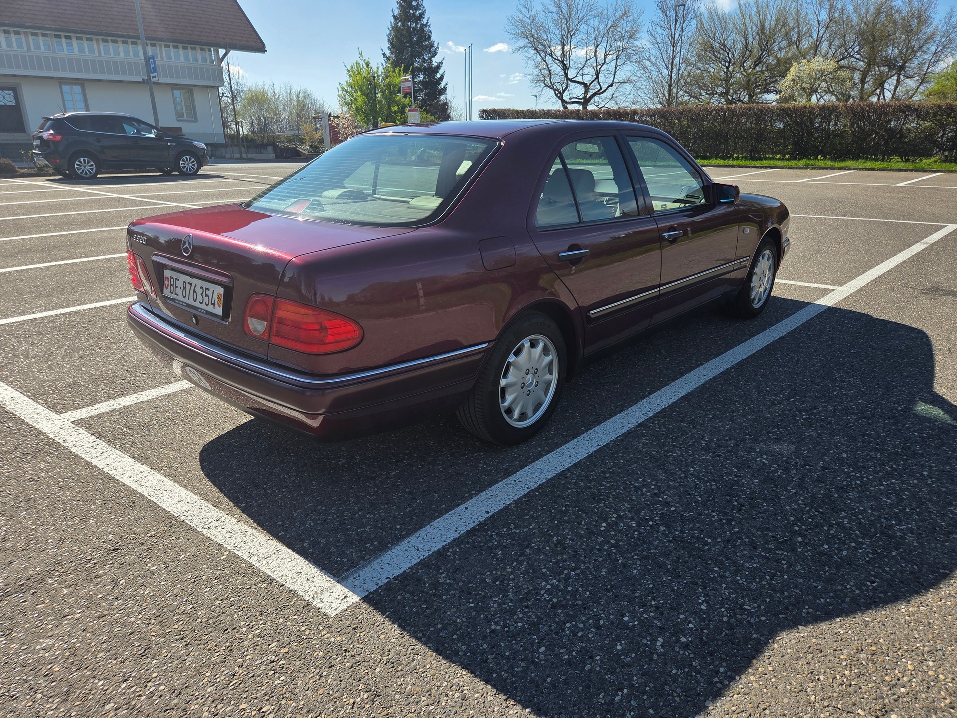 MERCEDES-BENZ E 320-image-2