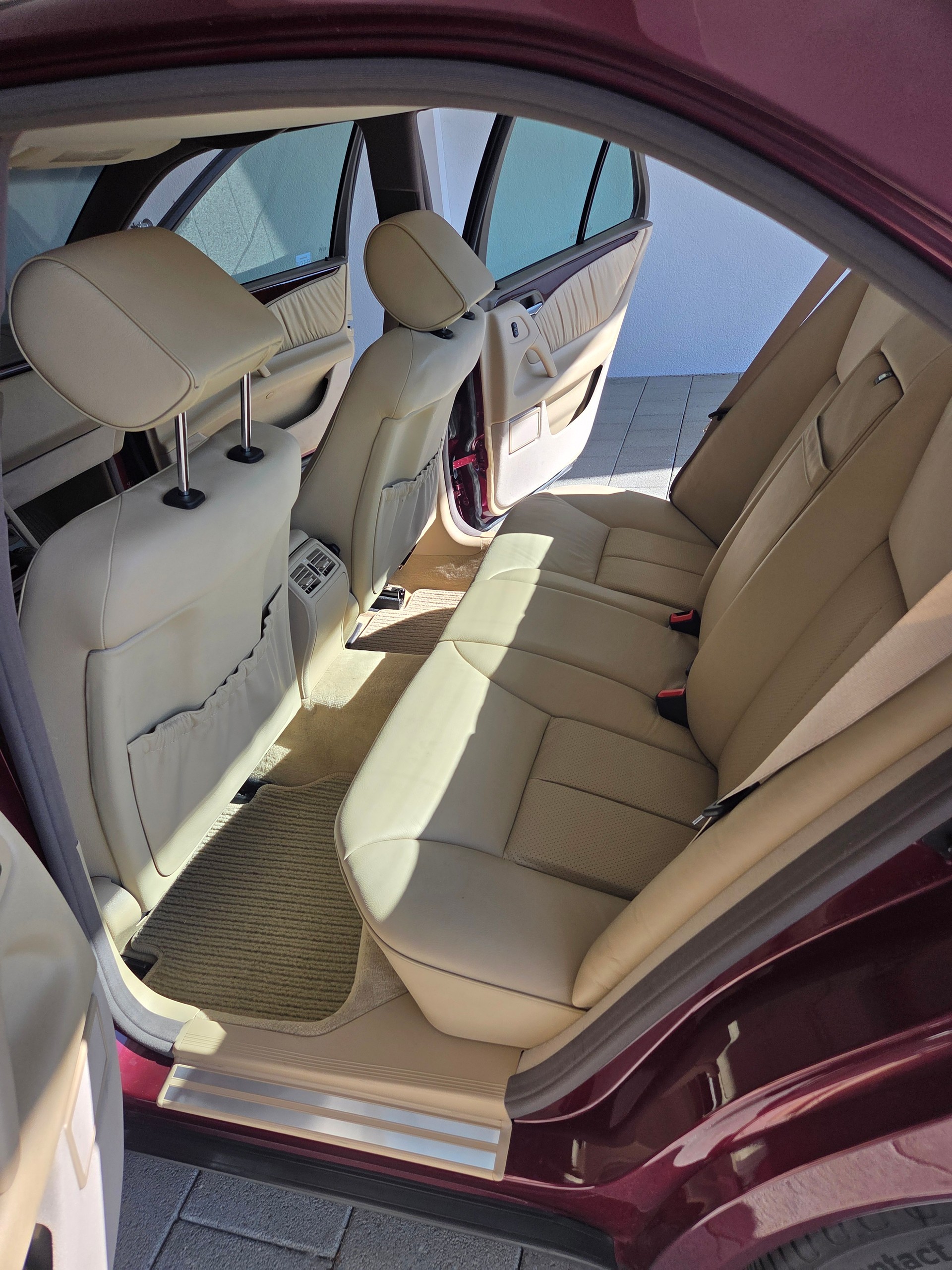 MERCEDES-BENZ E 320-image-4