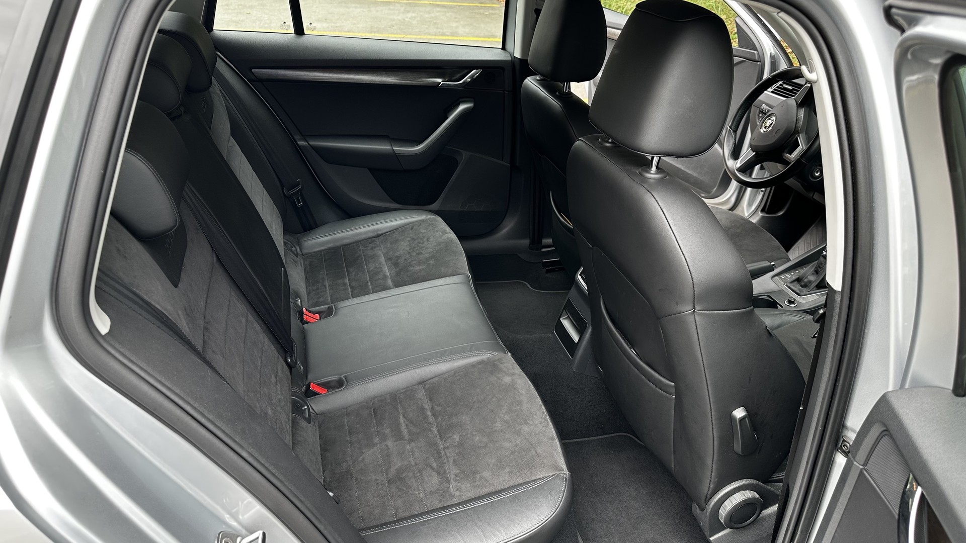 SKODA 1.8 TSI 180 4x4 DSG-image-4