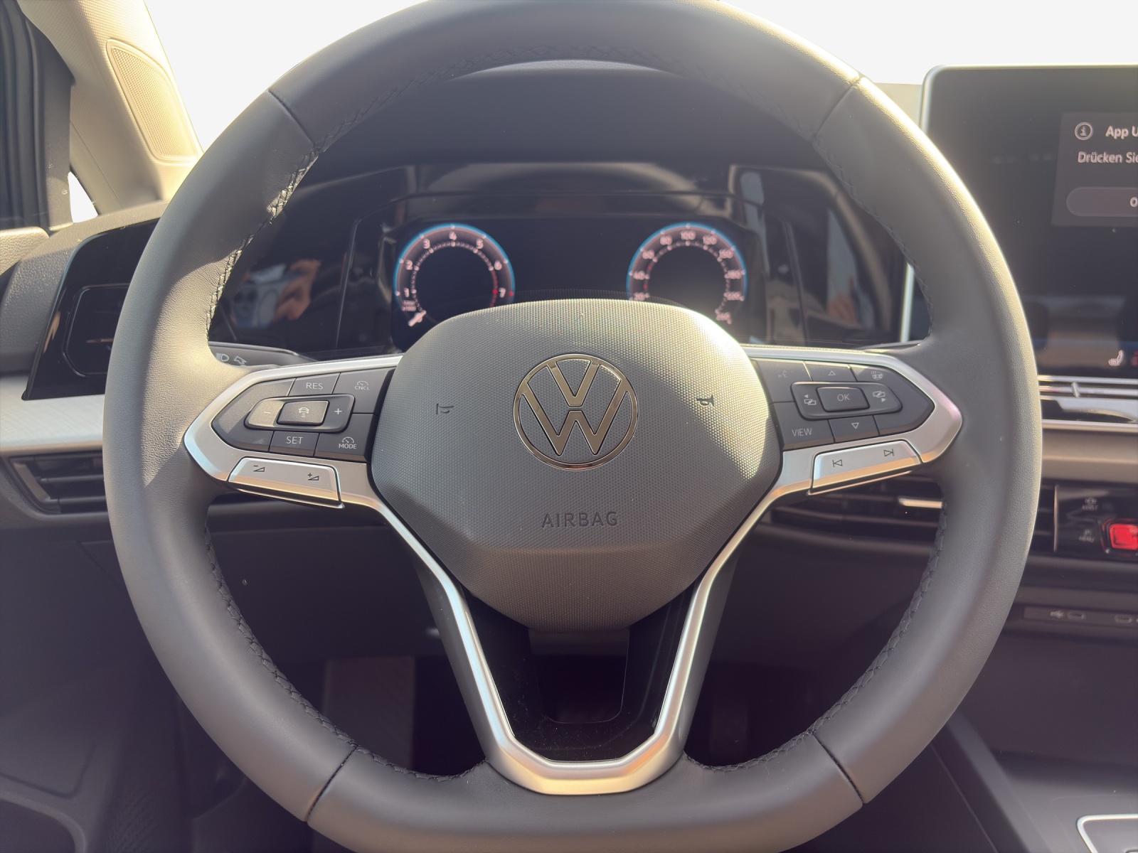 VW Golf 1.5 e TSI mHEV Value DSG-image-9