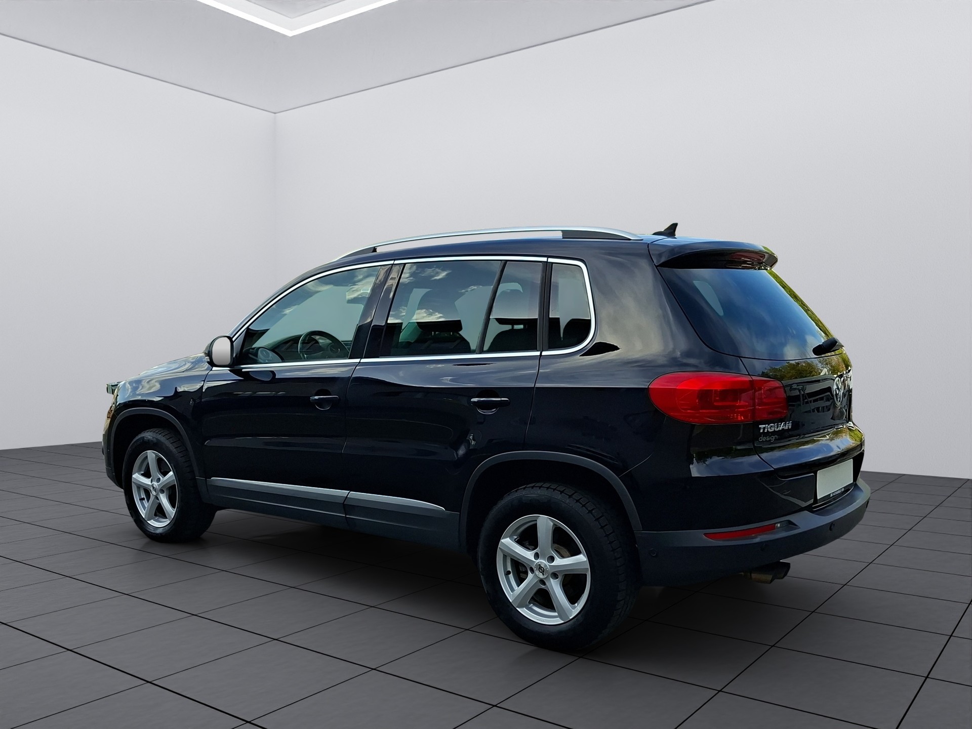 VW Tiguan 2.0 TDI BMT Design 4Motion DSG-image-3