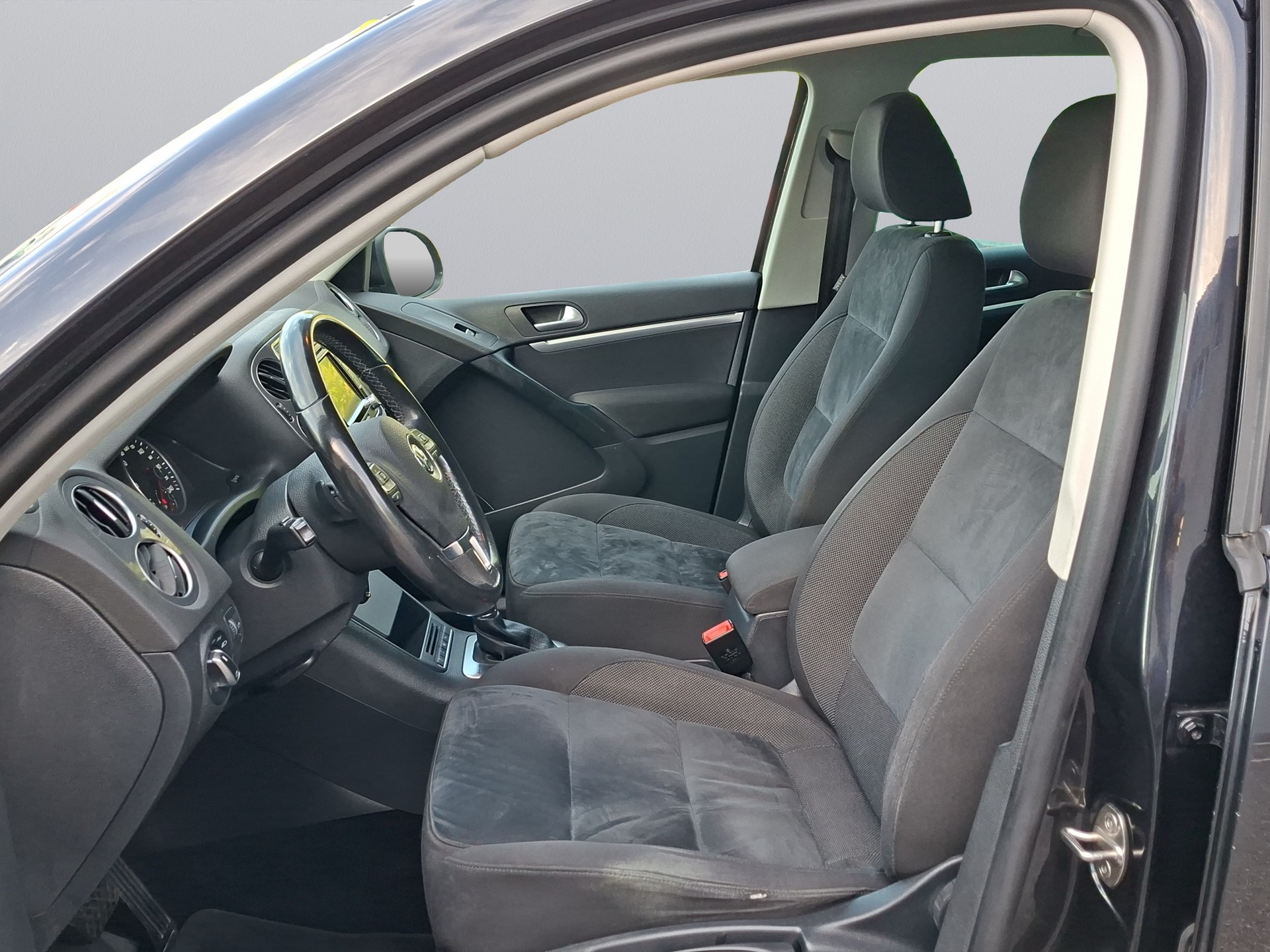 VW Tiguan 2.0 TDI BMT Design 4Motion DSG-image-8