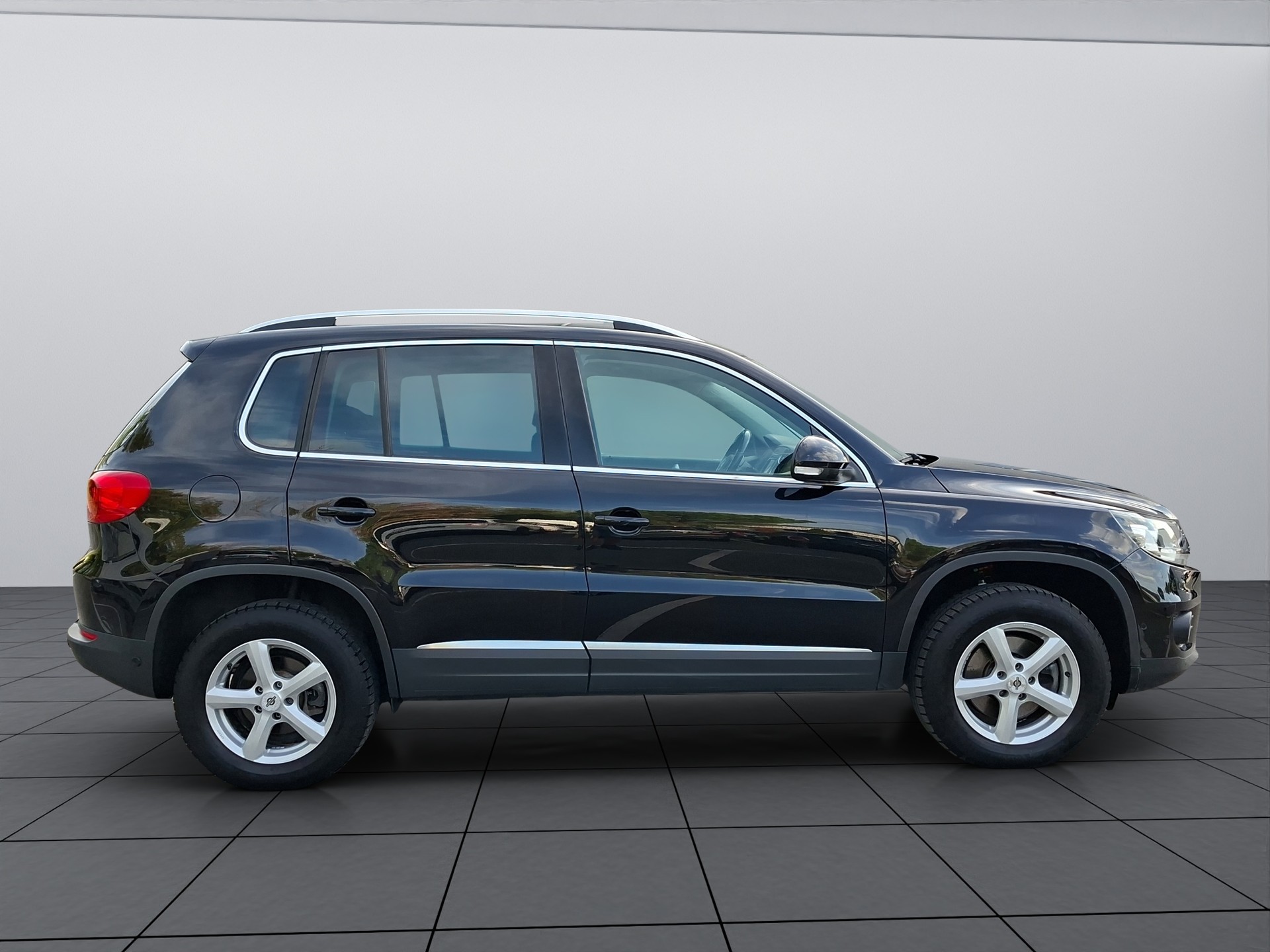 VW Tiguan 2.0 TDI BMT Design 4Motion DSG-image-6