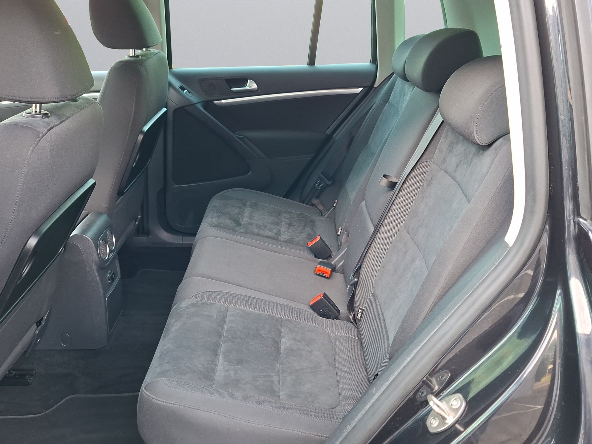 VW Tiguan 2.0 TDI BMT Design 4Motion DSG-image-14