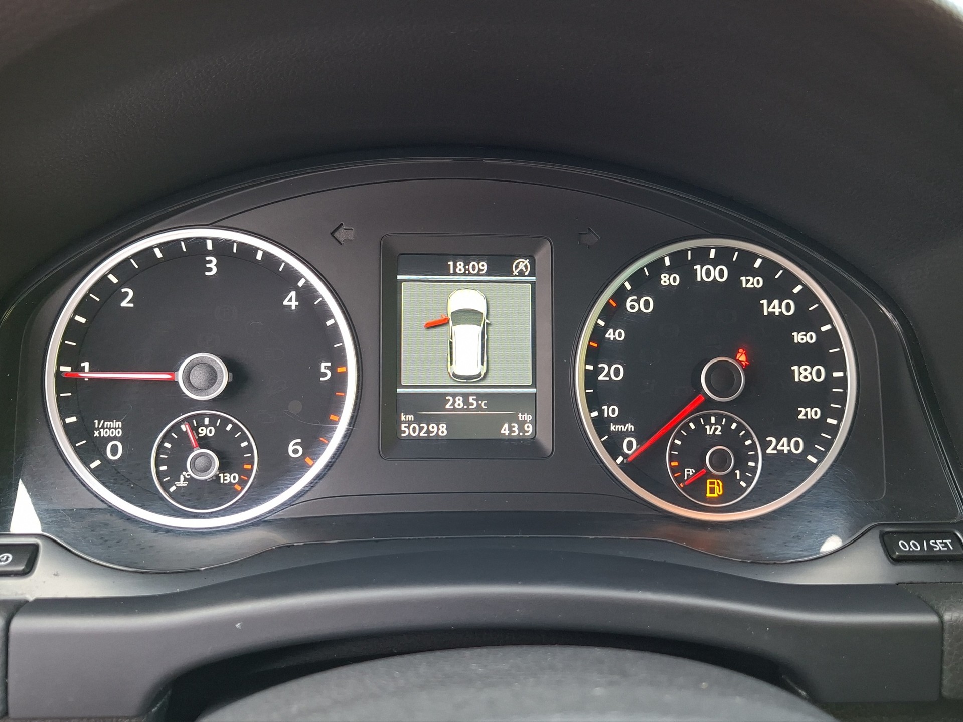 VW Tiguan 2.0 TDI BMT Design 4Motion DSG-image-10