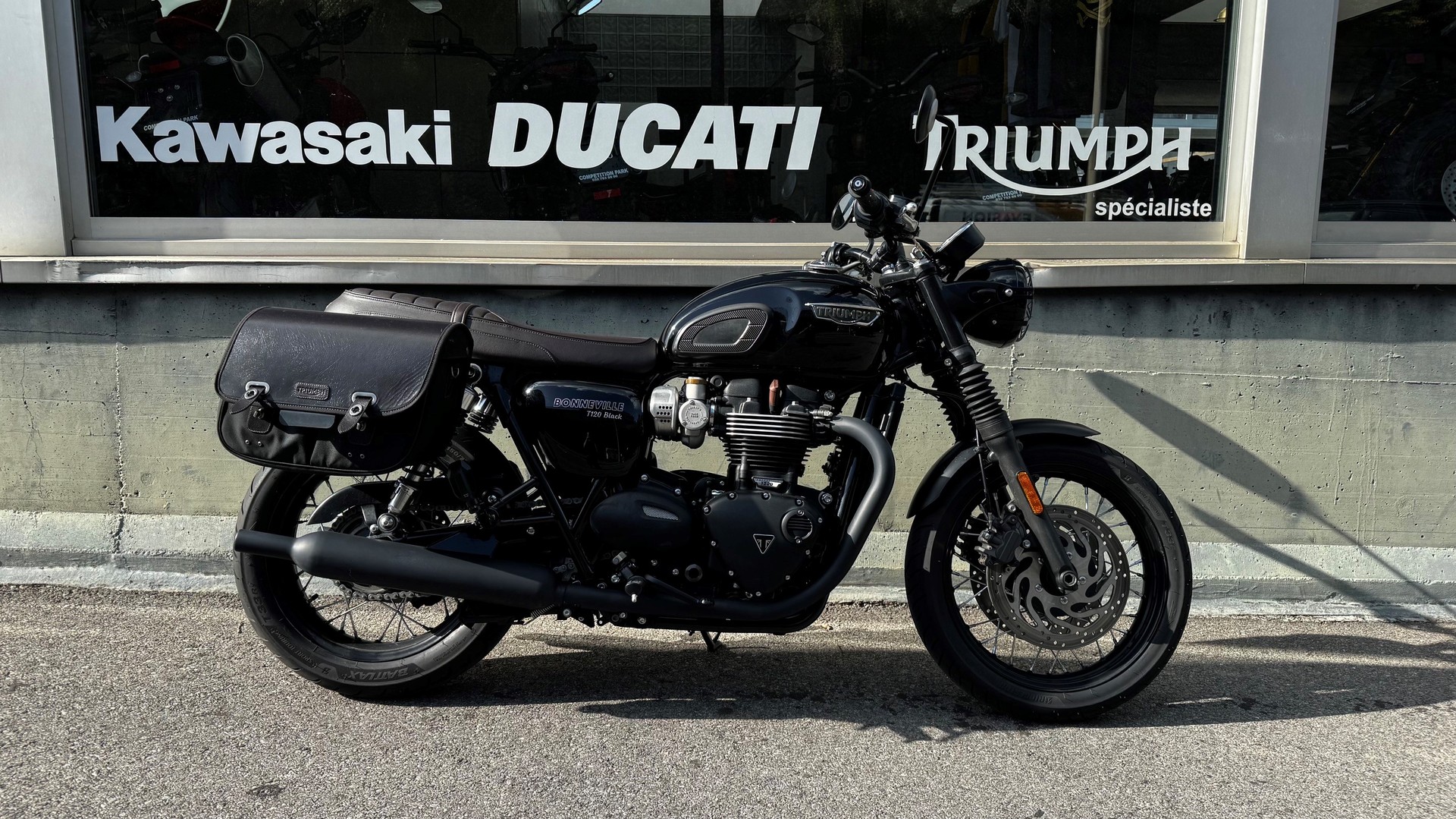 TRIUMPH Bonneville T120 Black