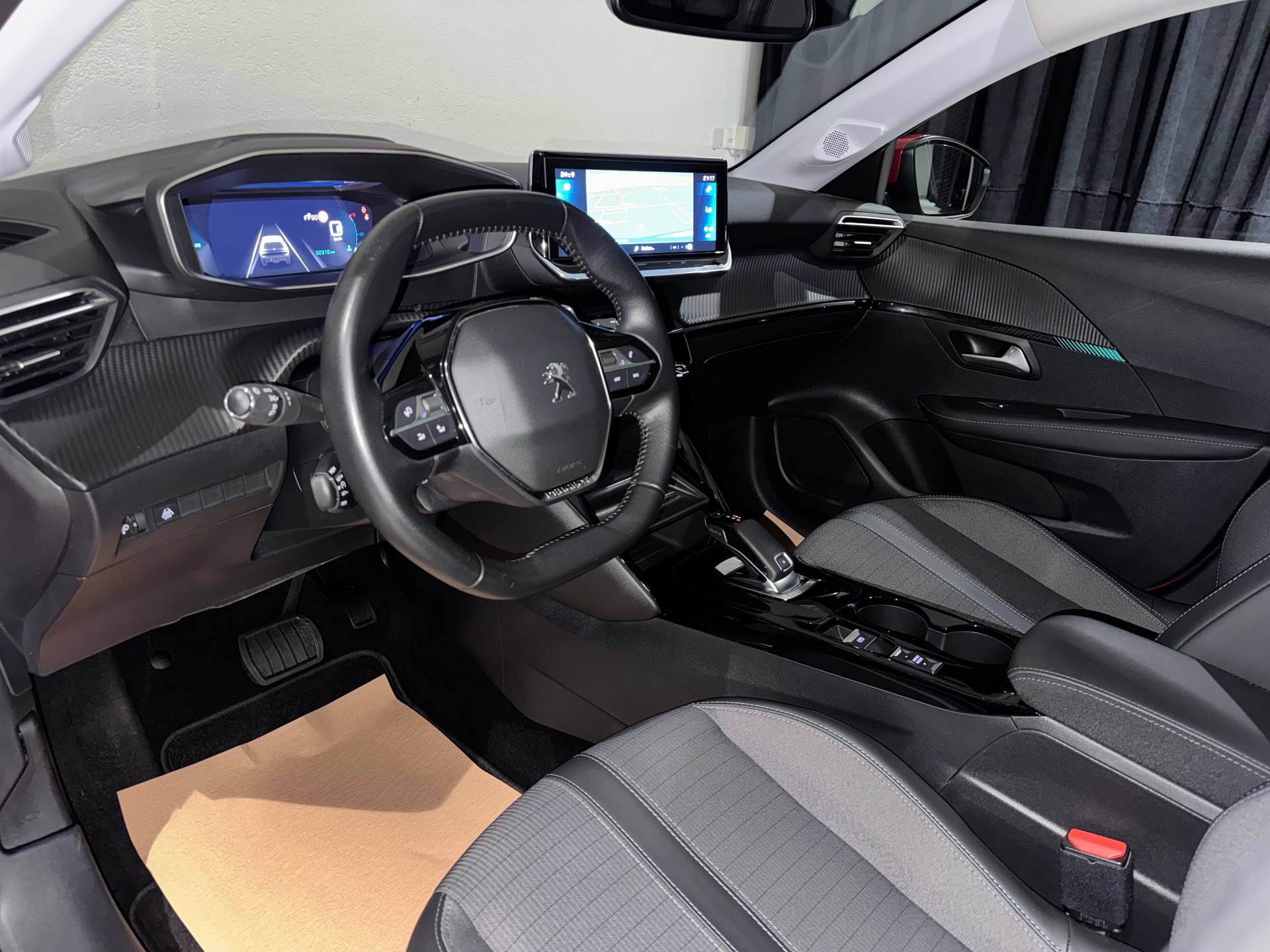 PEUGEOT 208 1.2 PureTech Allure Pack EAT8 | 1.Hand |-image-12