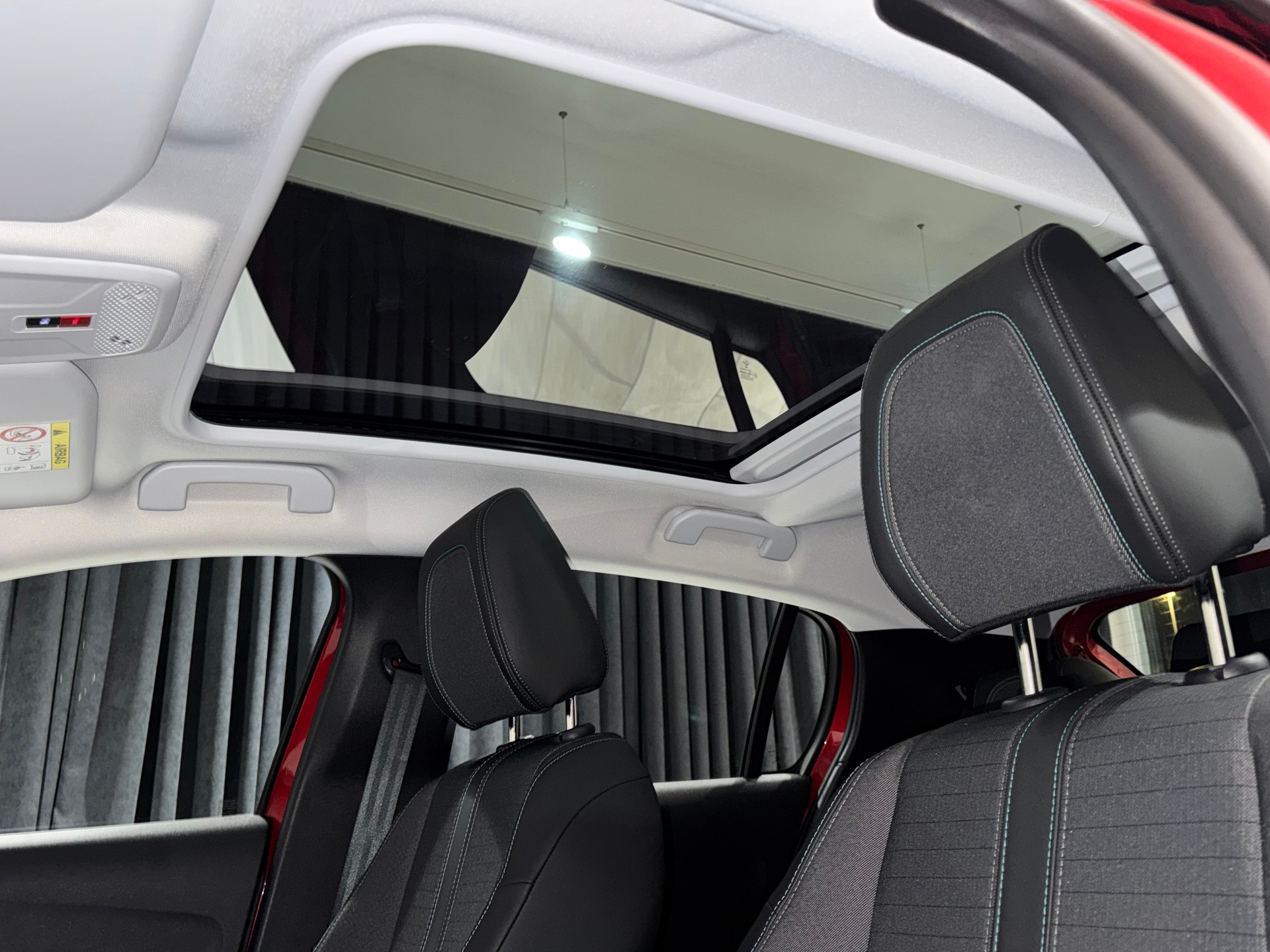 PEUGEOT 208 1.2 PureTech Allure Pack EAT8 | 1.Hand |-image-17