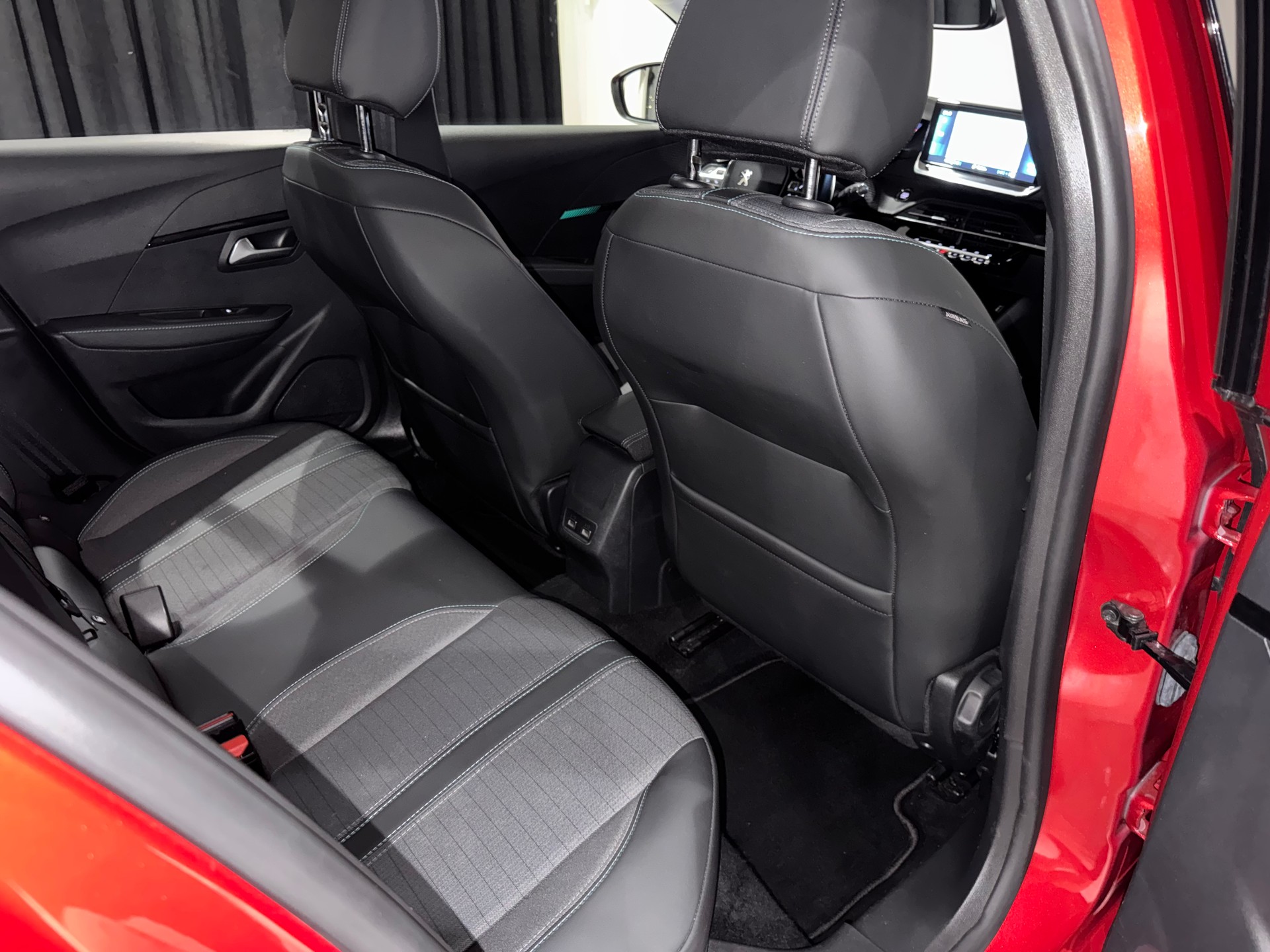 PEUGEOT 208 1.2 PureTech Allure Pack EAT8 | 1.Hand |-image-16