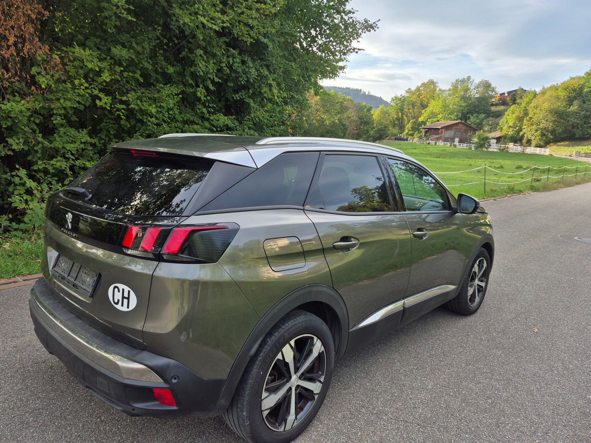 PEUGEOT 3008 1.2 PureTech Allure EAT-image-3