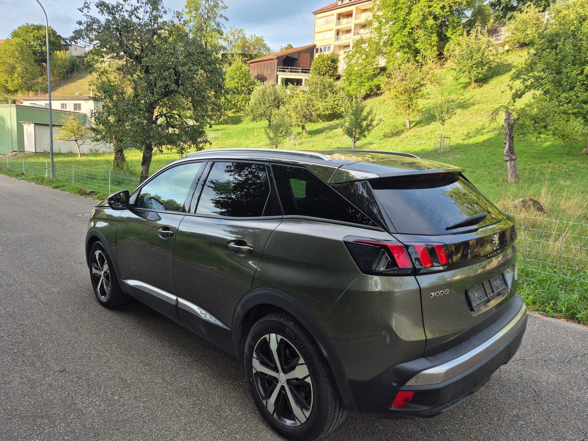 PEUGEOT 3008 1.2 PureTech Allure EAT-image-5
