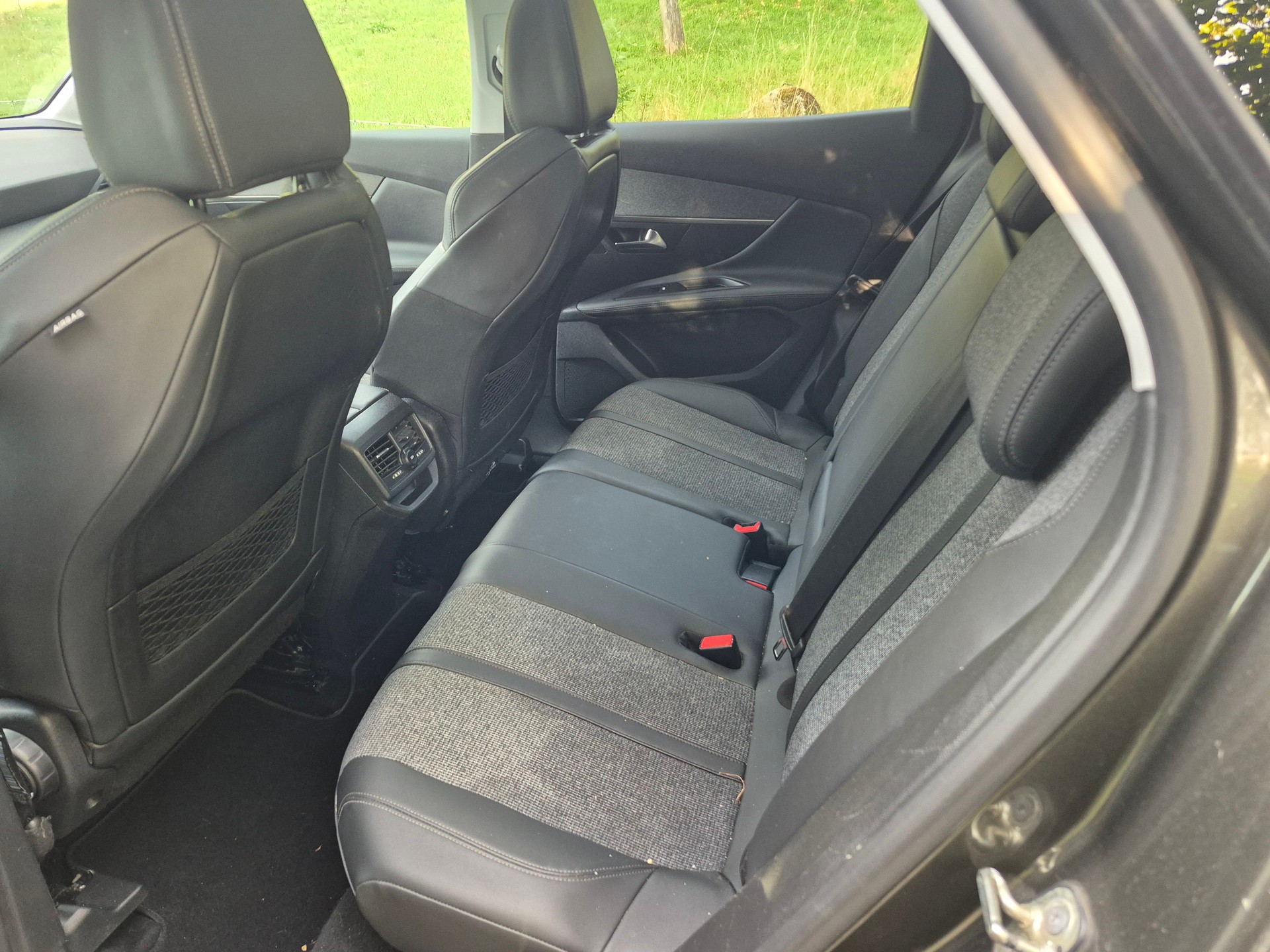 PEUGEOT 3008 1.2 PureTech Allure EAT-image-8