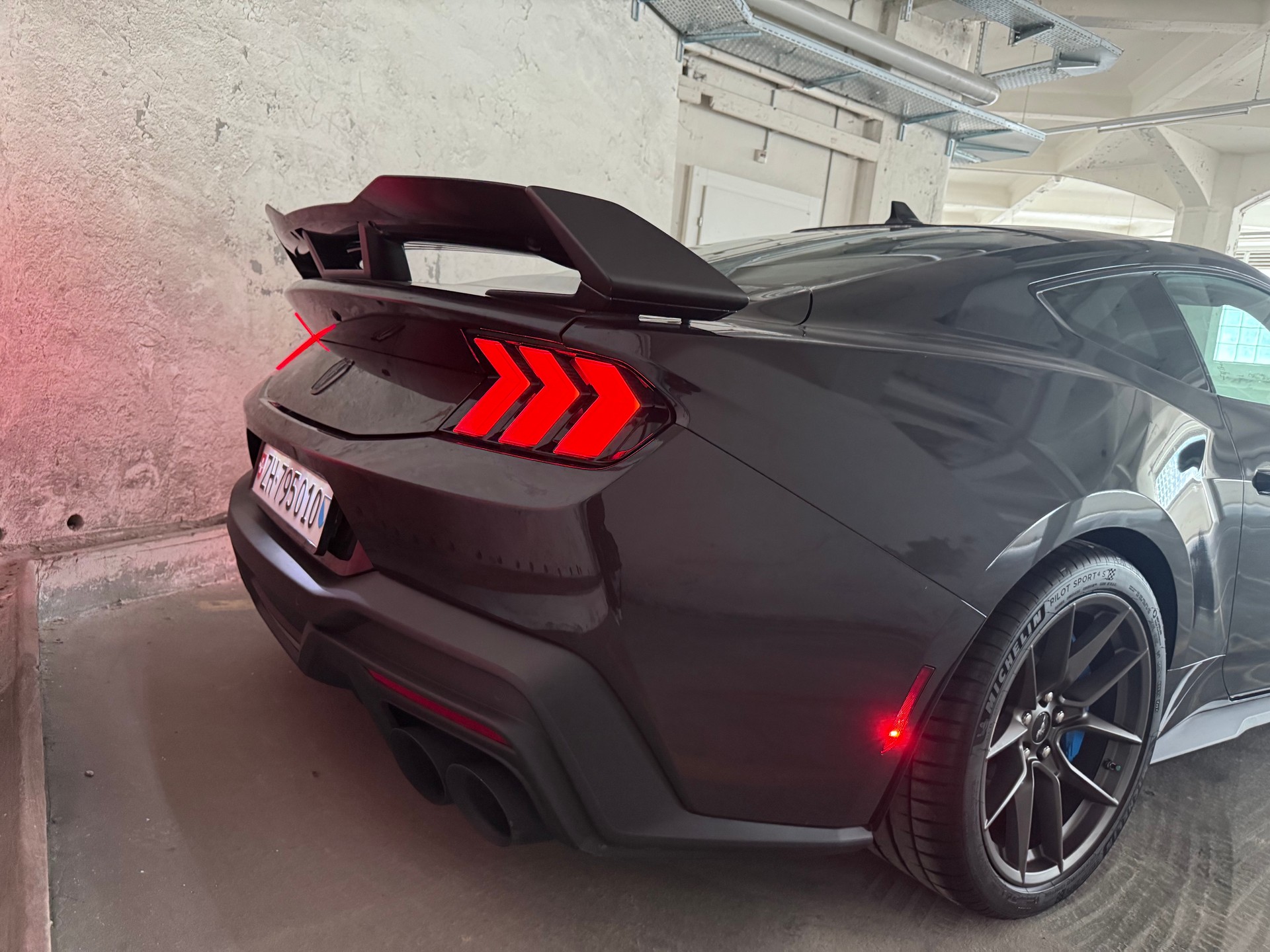 FORD 5.0 V8 Dark Horse-image-4