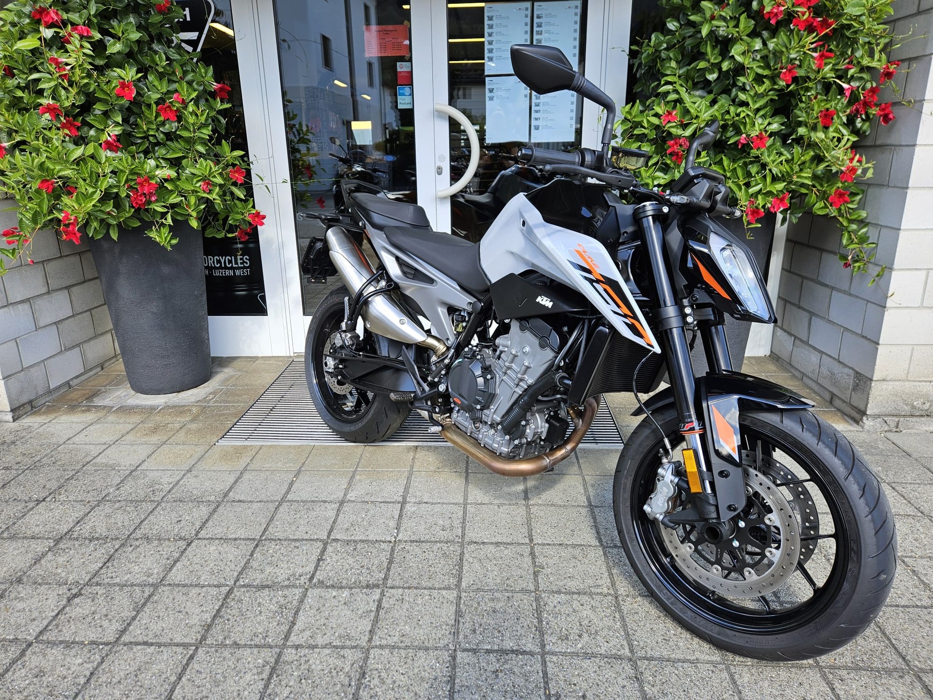 KTM 790 Duke-showroom-element-2