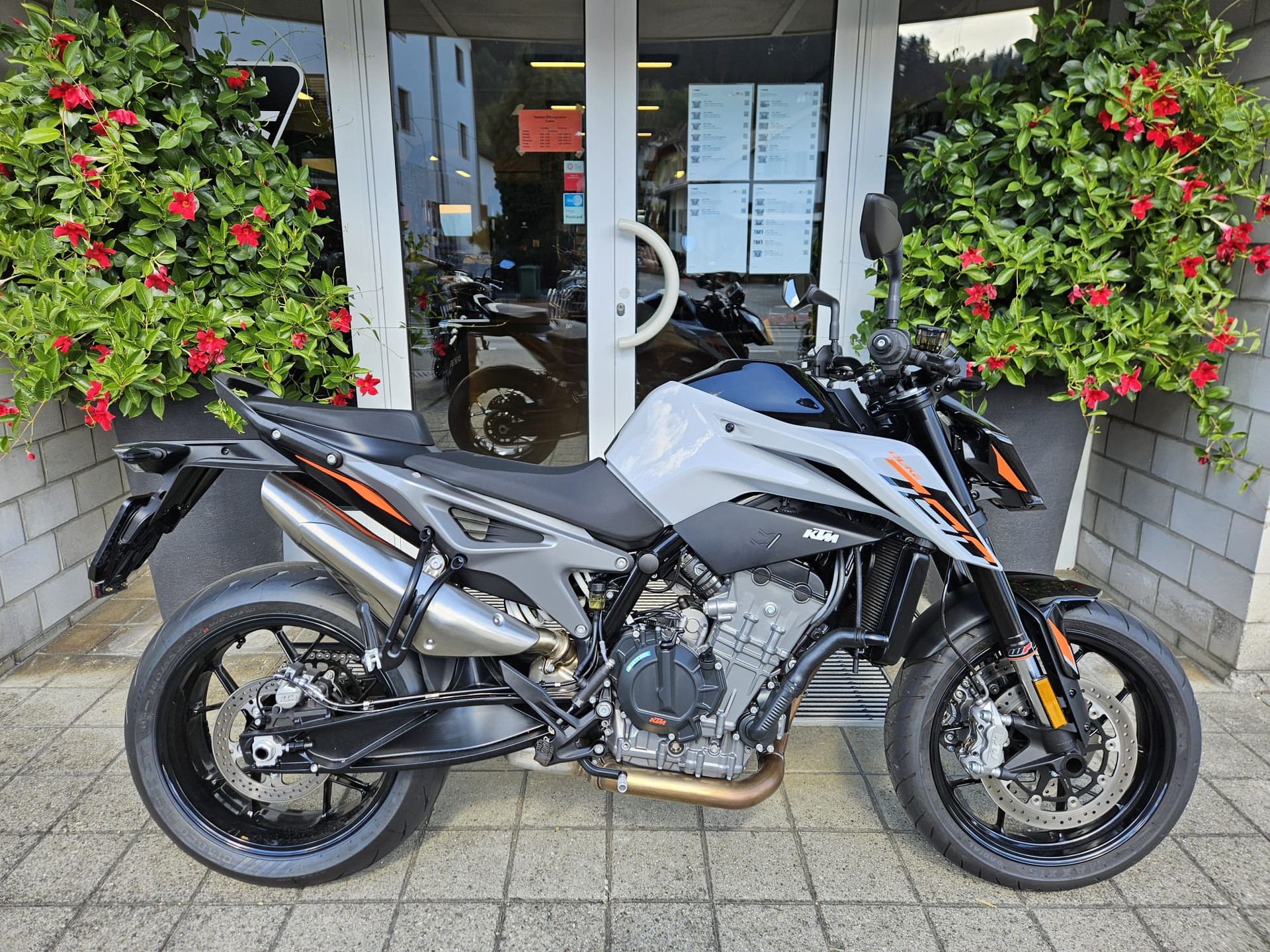 KTM 790 Duke-showroom-element-1