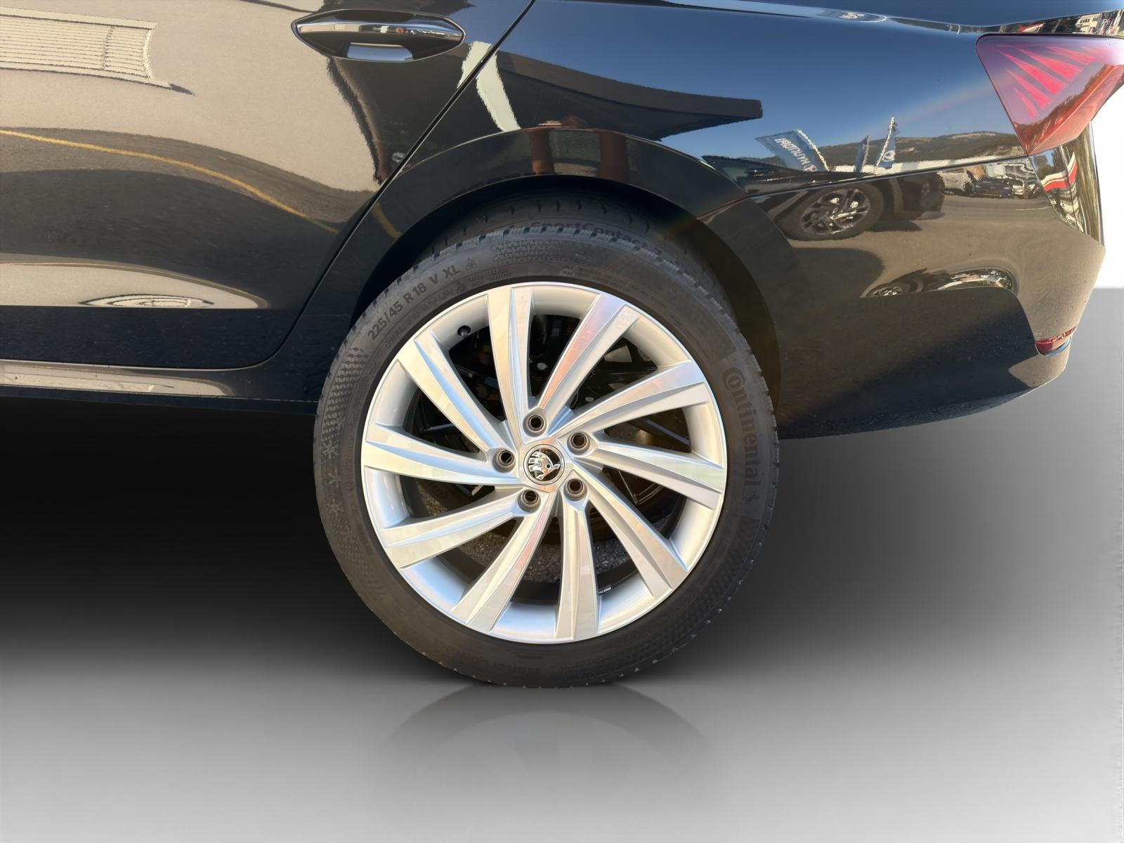SKODA Octavia Combi 2.0 TSI Style 4x4 DSG-image-12