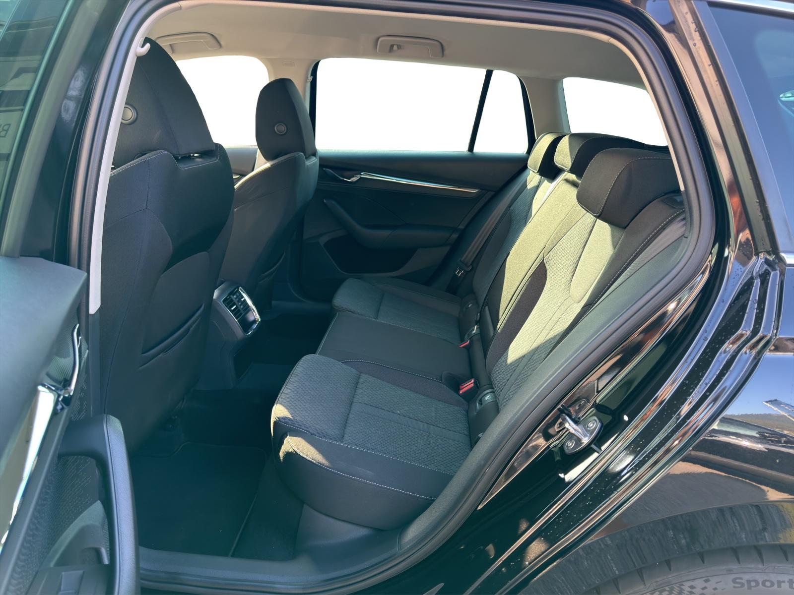 SKODA Octavia Combi 2.0 TSI Style 4x4 DSG-image-9