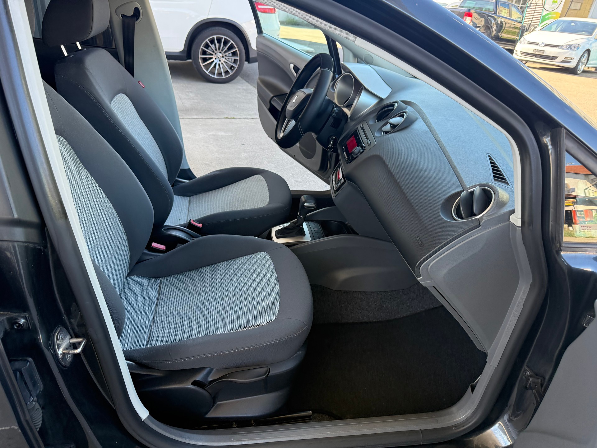SEAT Ibiza 1.6 Style DSG-image-9