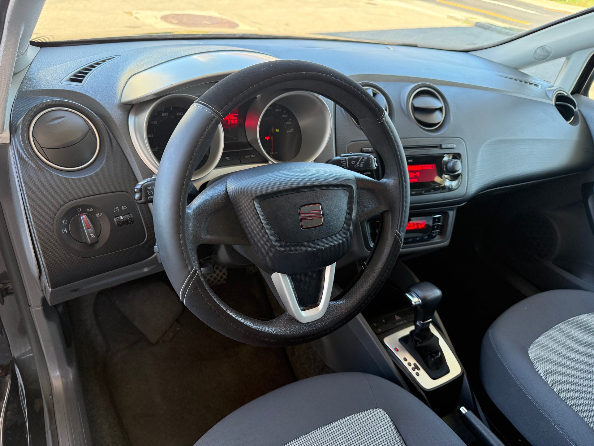 SEAT Ibiza 1.6 Style DSG-image-11