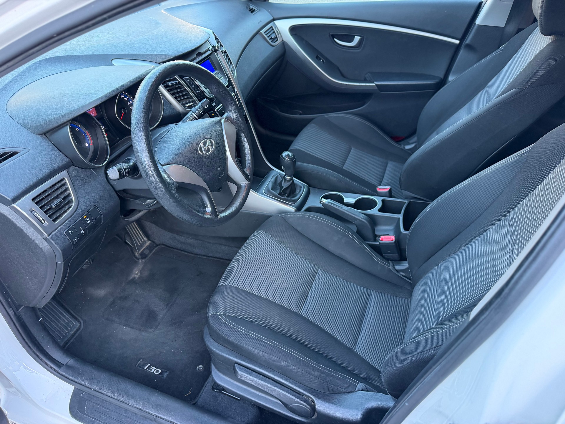 HYUNDAI i30 1.4 Comfort-image-9
