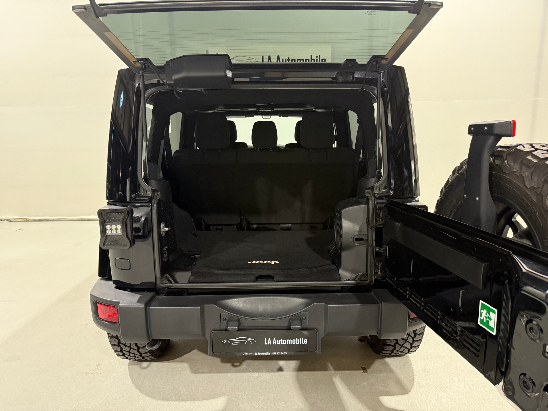 JEEP Wrangler 2.8CRD Unlimited Sahara Automatic-image-10