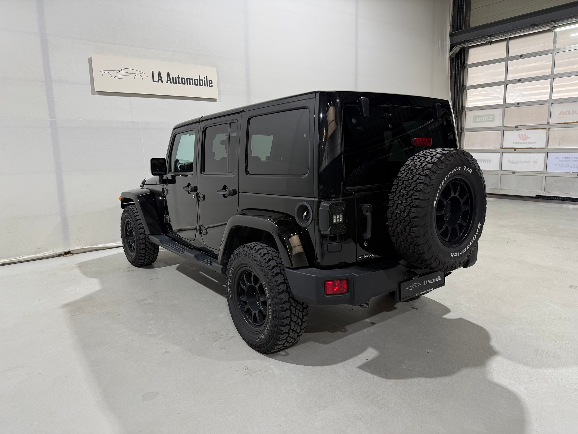 JEEP Wrangler 2.8CRD Unlimited Sahara Automatic-image-9