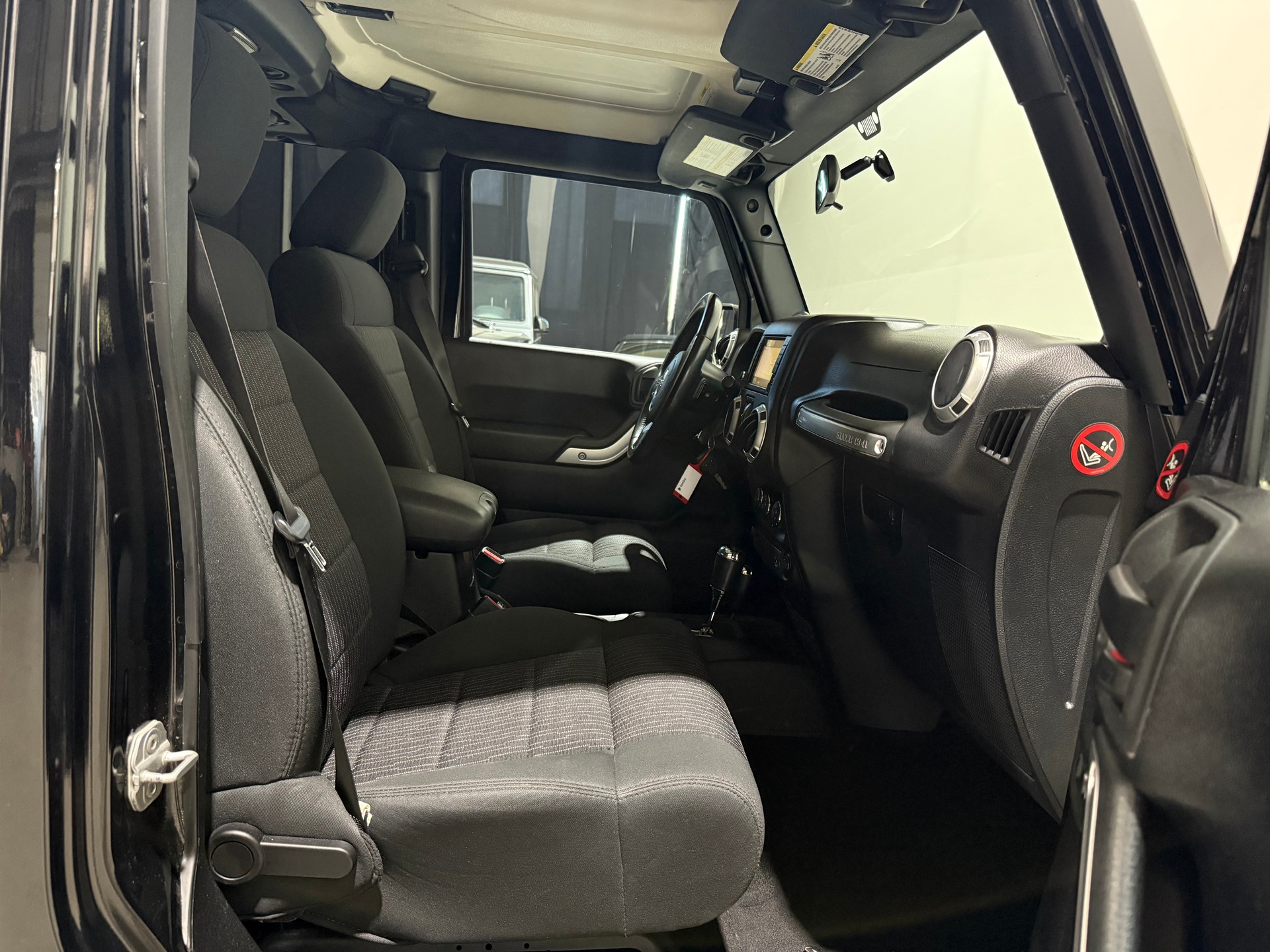 JEEP Wrangler 2.8CRD Unlimited Sahara Automatic-image-13