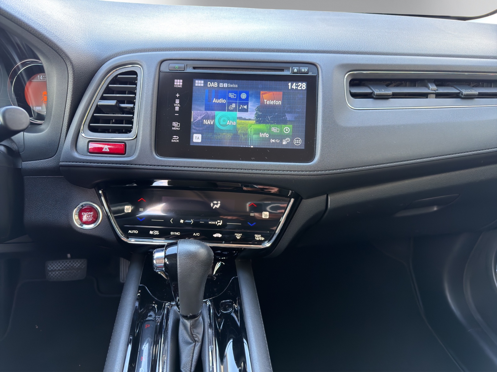 HONDA HR-V 1.5i-VTEC Executive-image-8