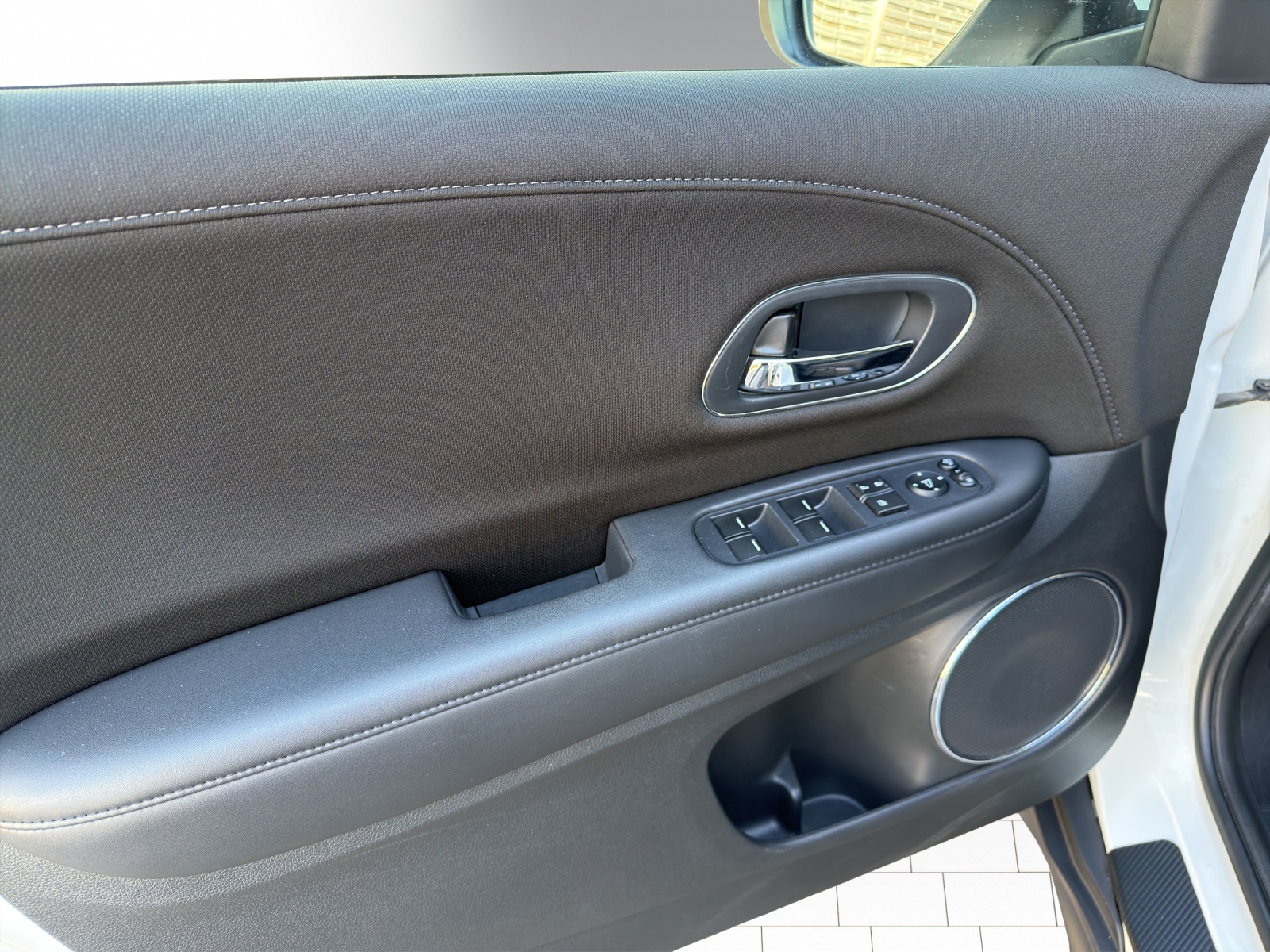 HONDA HR-V 1.5i-VTEC Executive-image-10