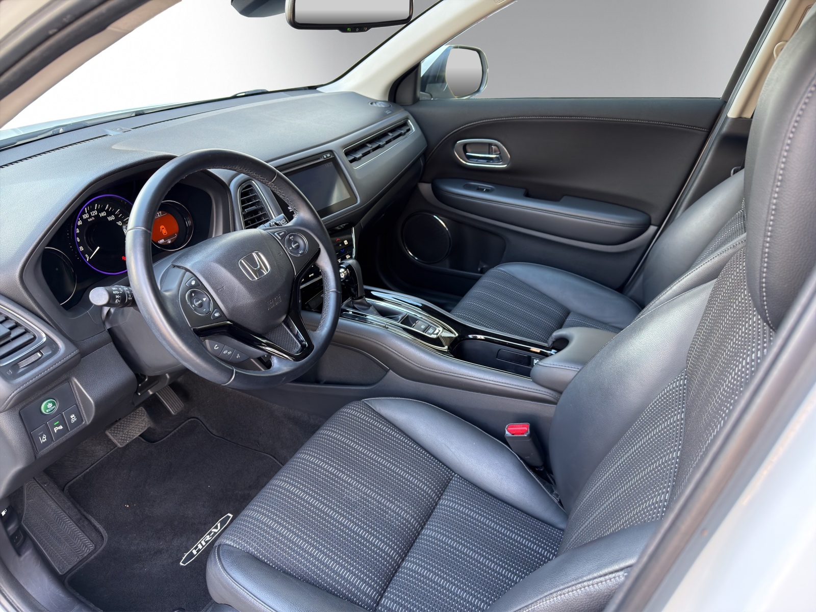 HONDA HR-V 1.5i-VTEC Executive-image-5