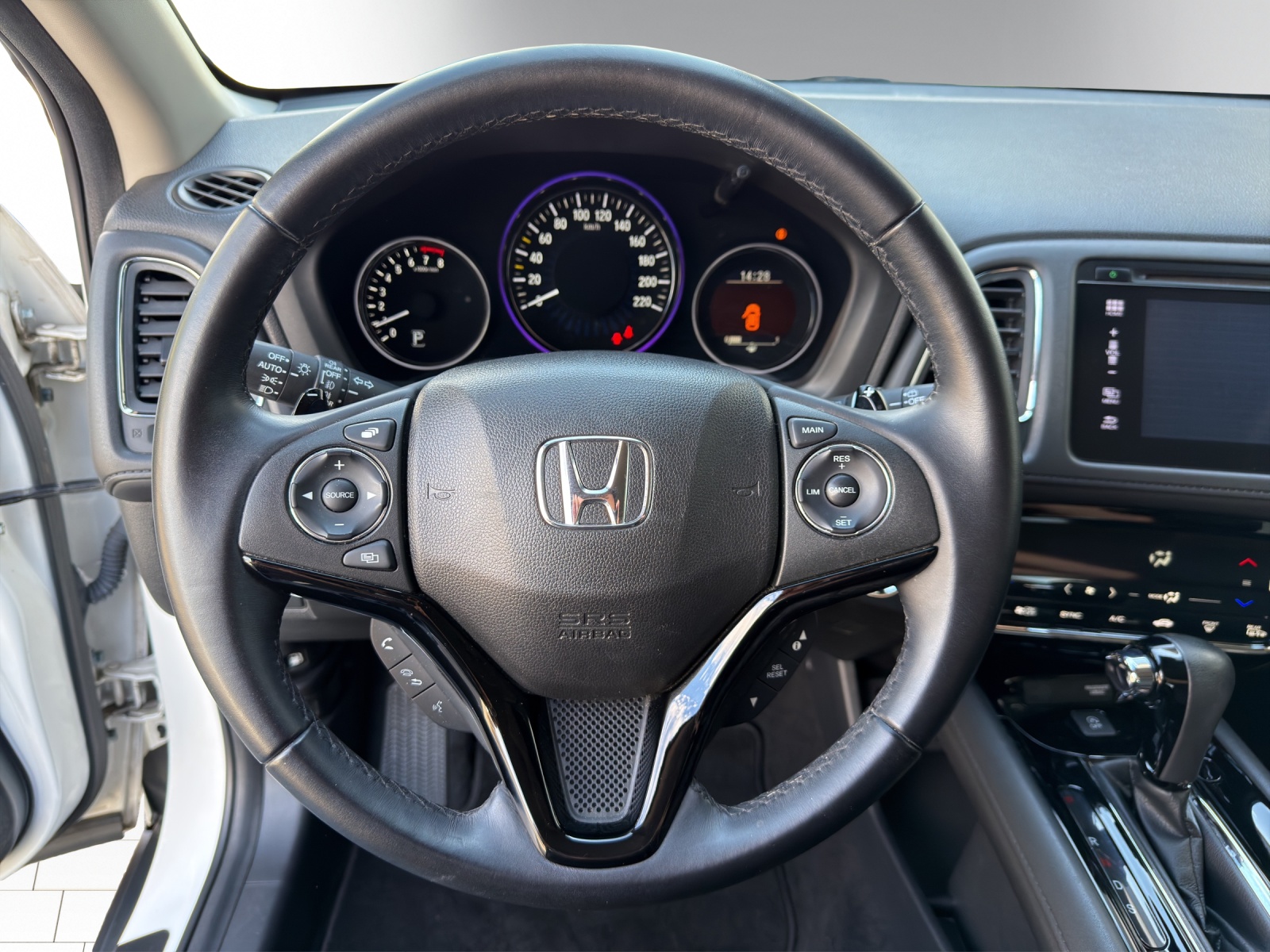 HONDA HR-V 1.5i-VTEC Executive-image-6
