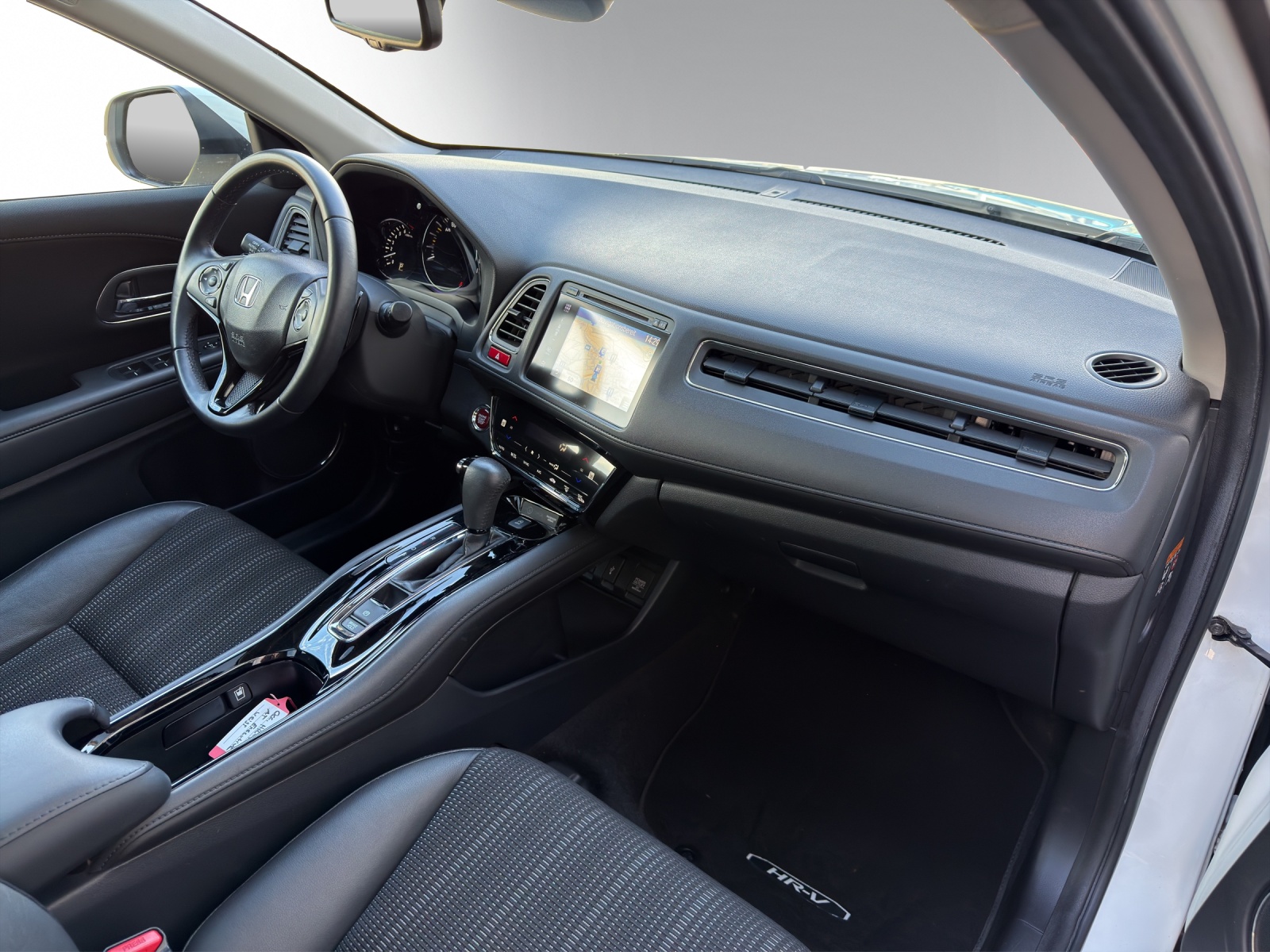 HONDA HR-V 1.5i-VTEC Executive-image-11