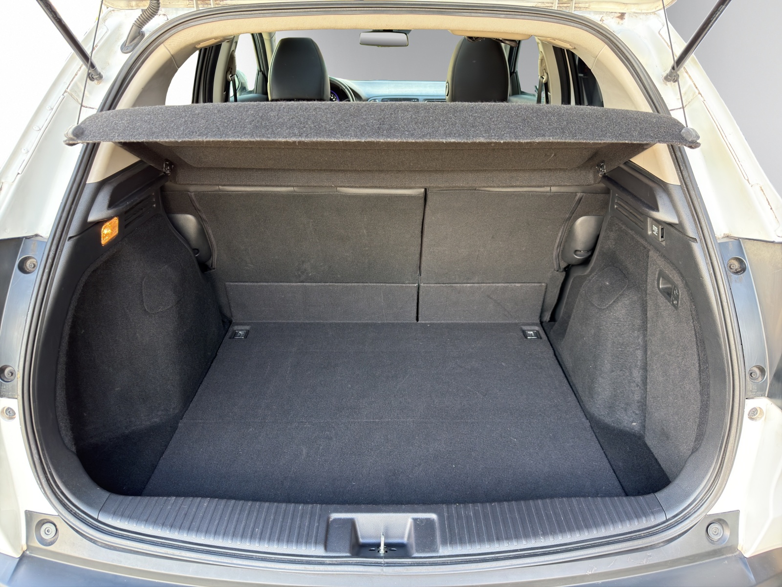 HONDA HR-V 1.5i-VTEC Executive-image-13
