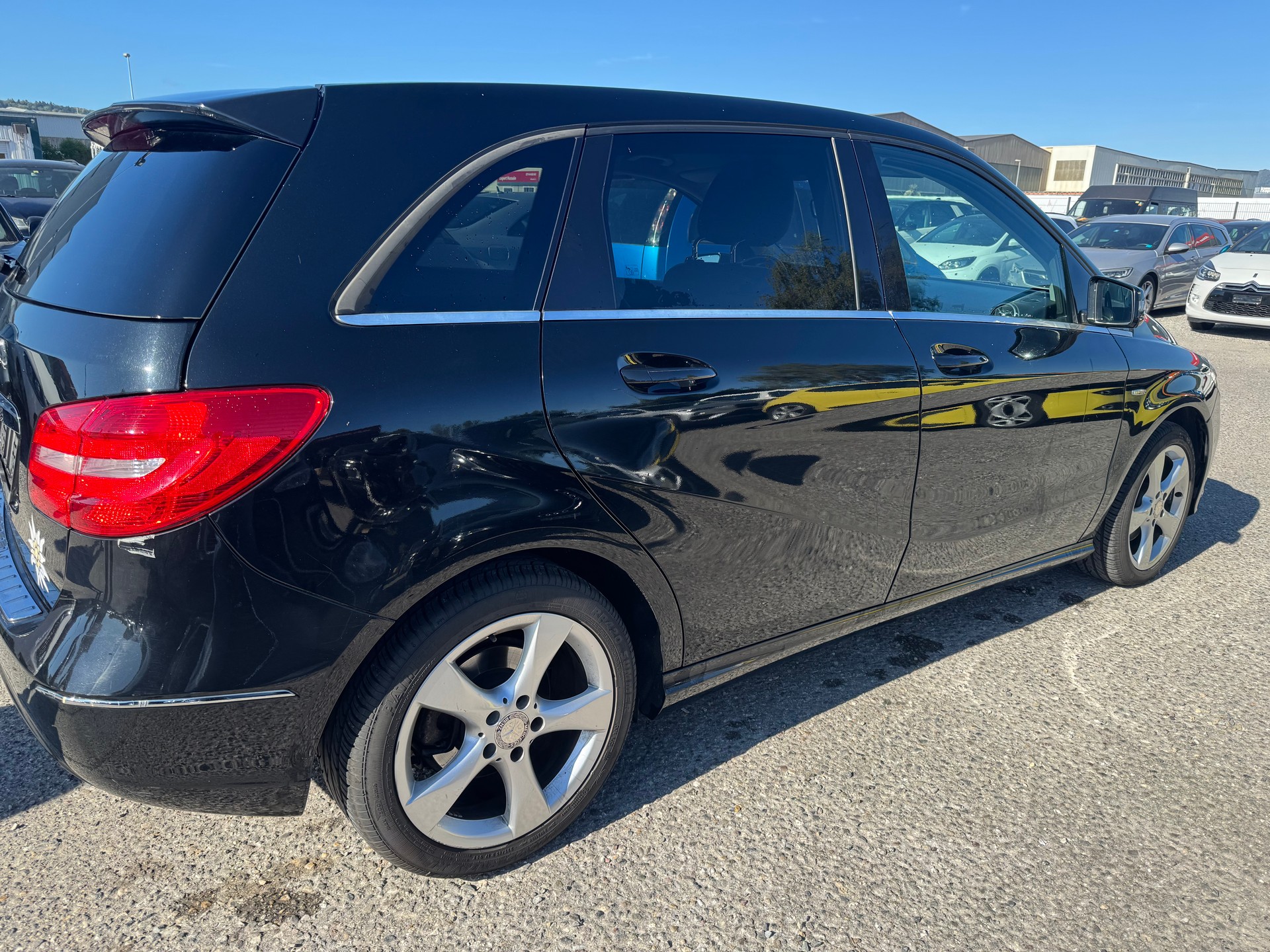 MERCEDES-BENZ B 200 Active Edition-image-3