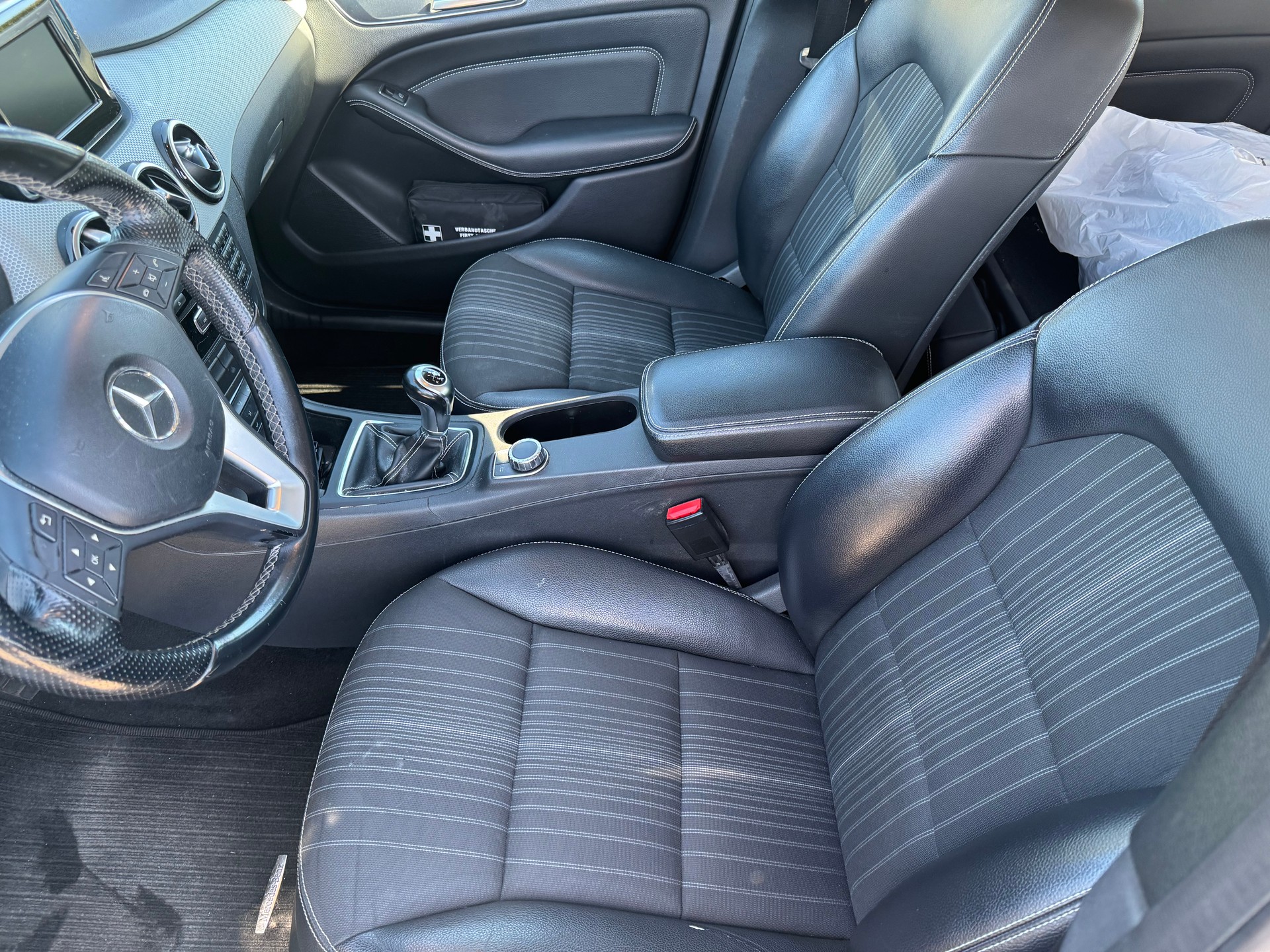 MERCEDES-BENZ B 200 Active Edition-image-7