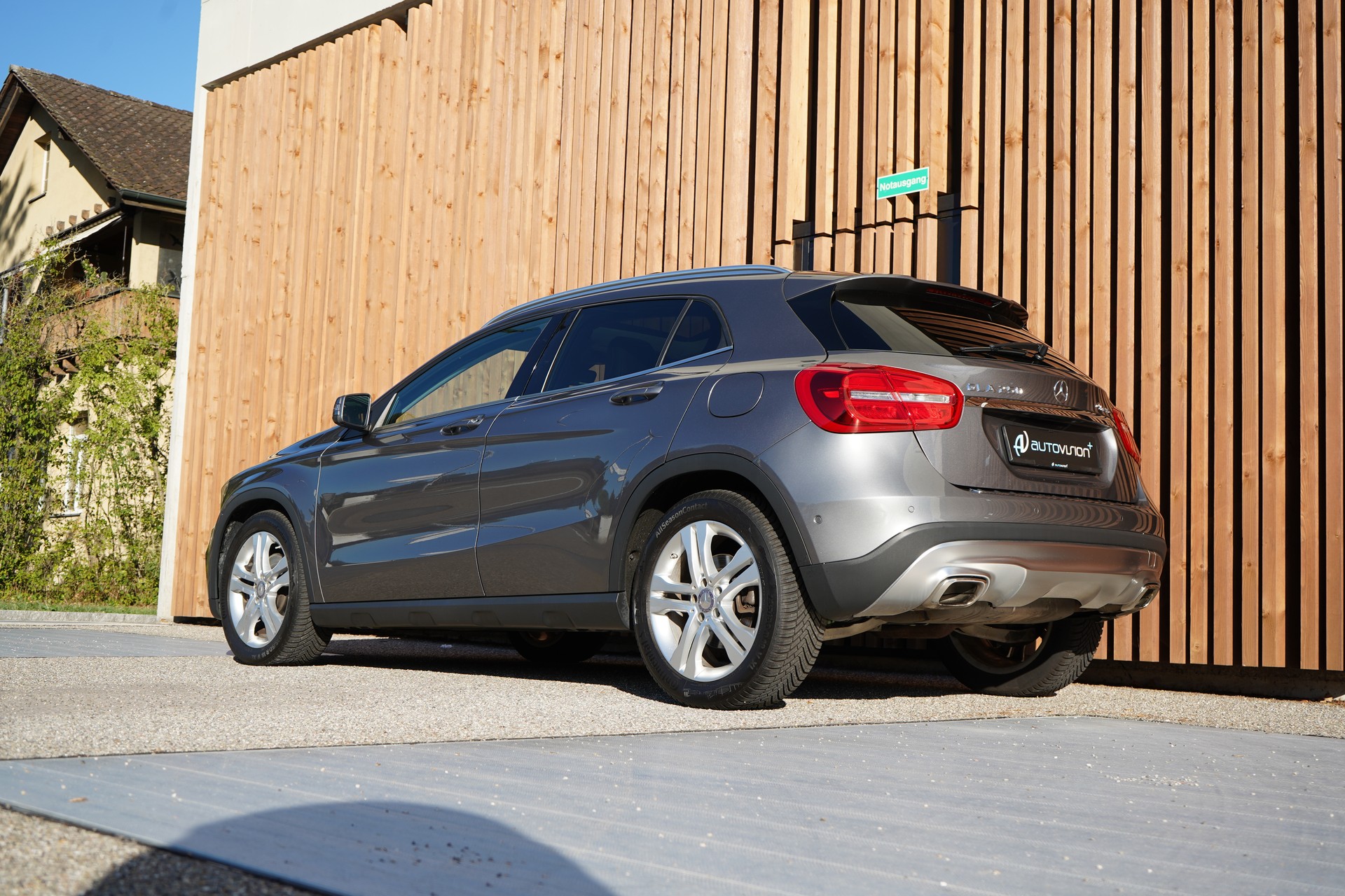 MERCEDES-BENZ GLA 250 URBAN 4MATIC 7G-DCT l 211 PS-image-9