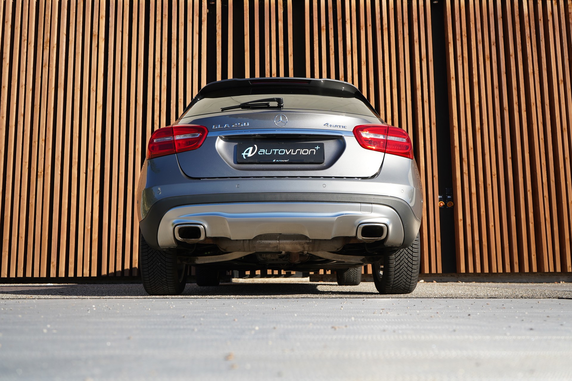 MERCEDES-BENZ GLA 250 URBAN 4MATIC 7G-DCT l 211 PS-image-15