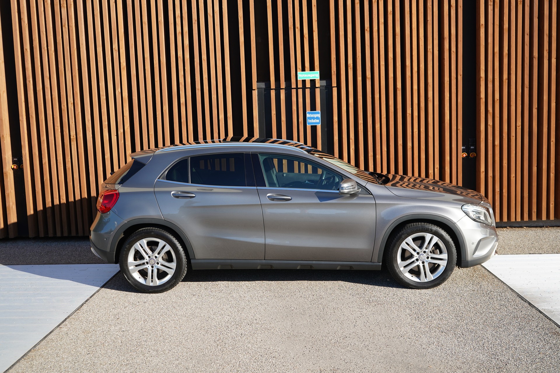 MERCEDES-BENZ GLA 250 URBAN 4MATIC 7G-DCT l 211 PS-image-5