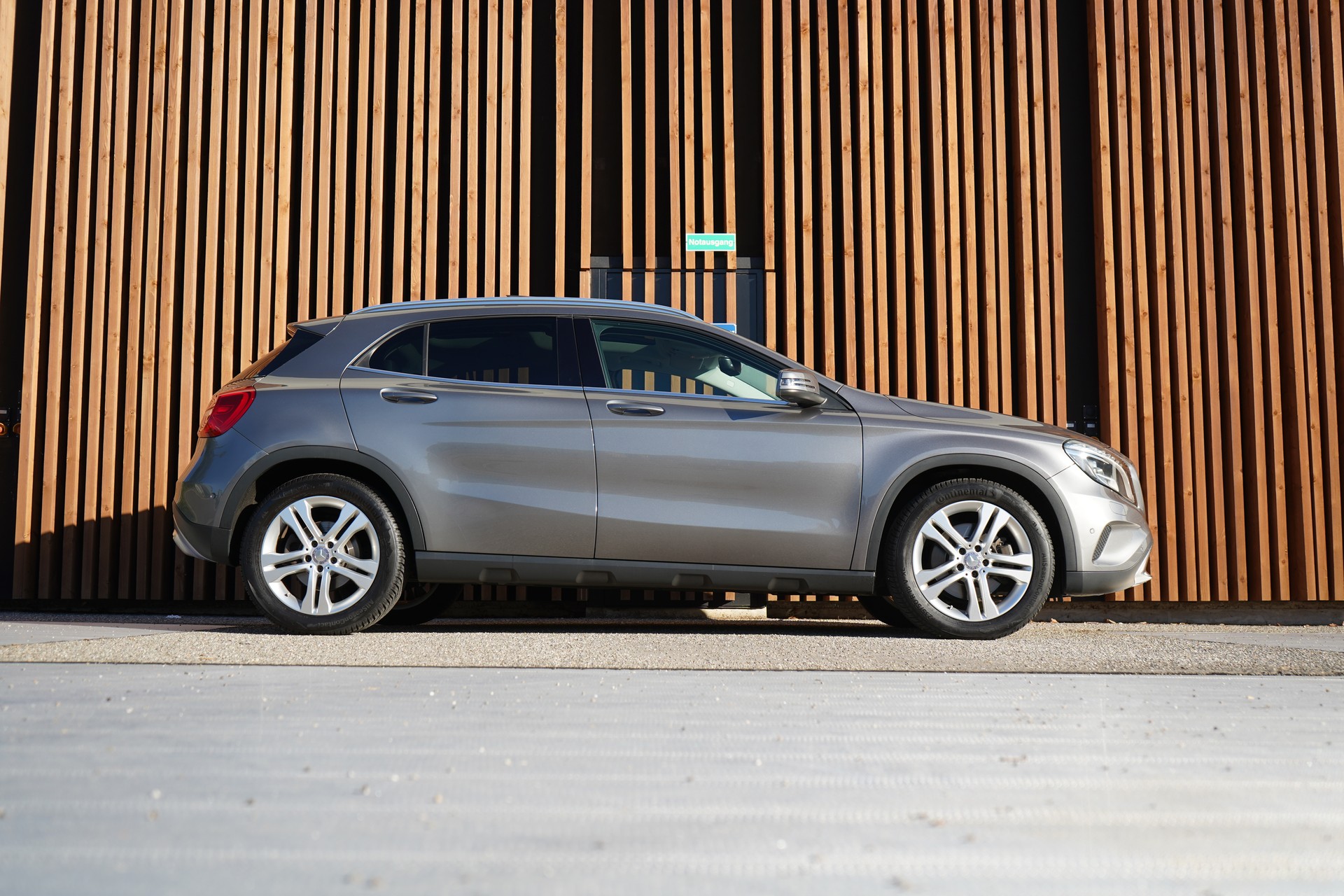 MERCEDES-BENZ GLA 250 URBAN 4MATIC 7G-DCT l 211 PS-image-0