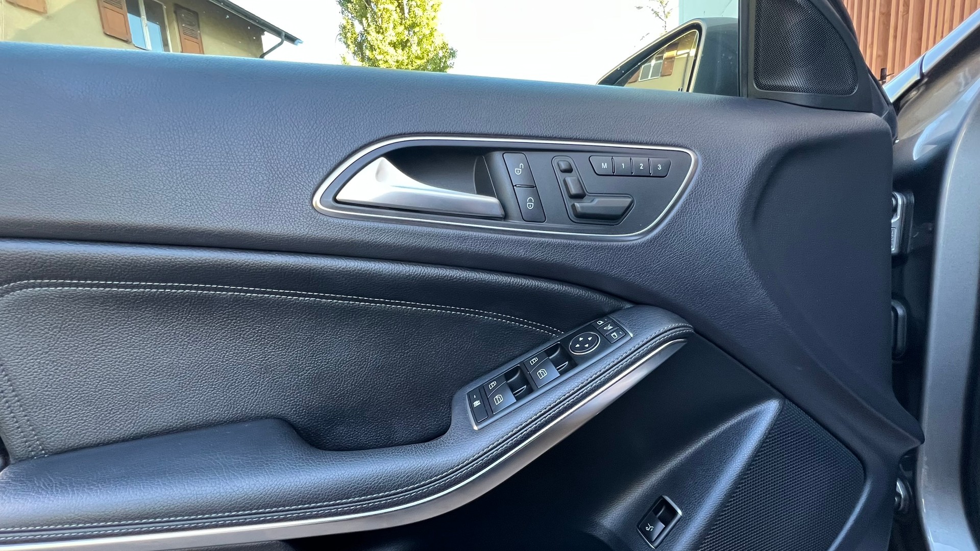 MERCEDES-BENZ GLA 250 URBAN 4MATIC 7G-DCT l 211 PS-image-20