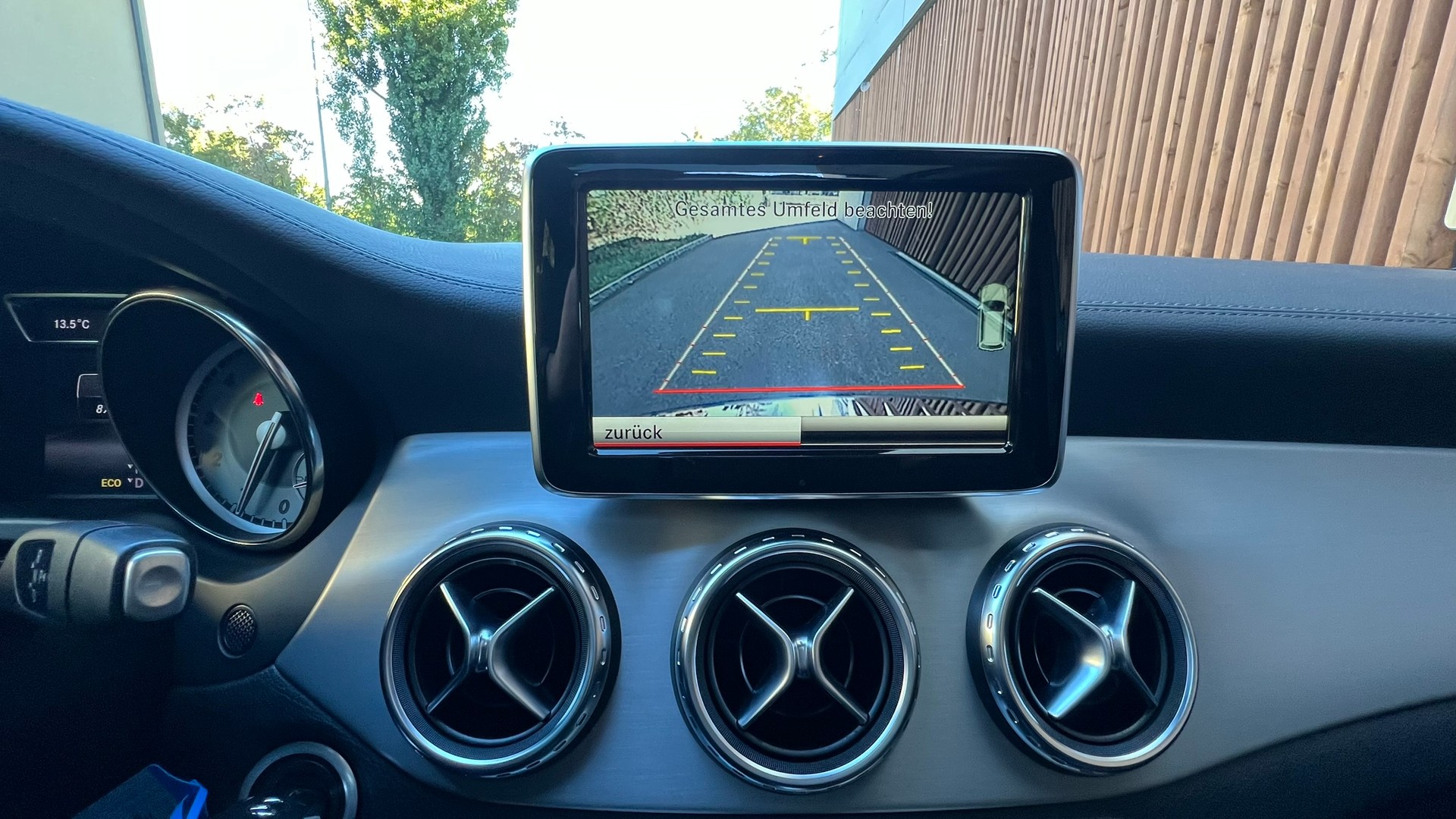MERCEDES-BENZ GLA 250 URBAN 4MATIC 7G-DCT l 211 PS-image-21