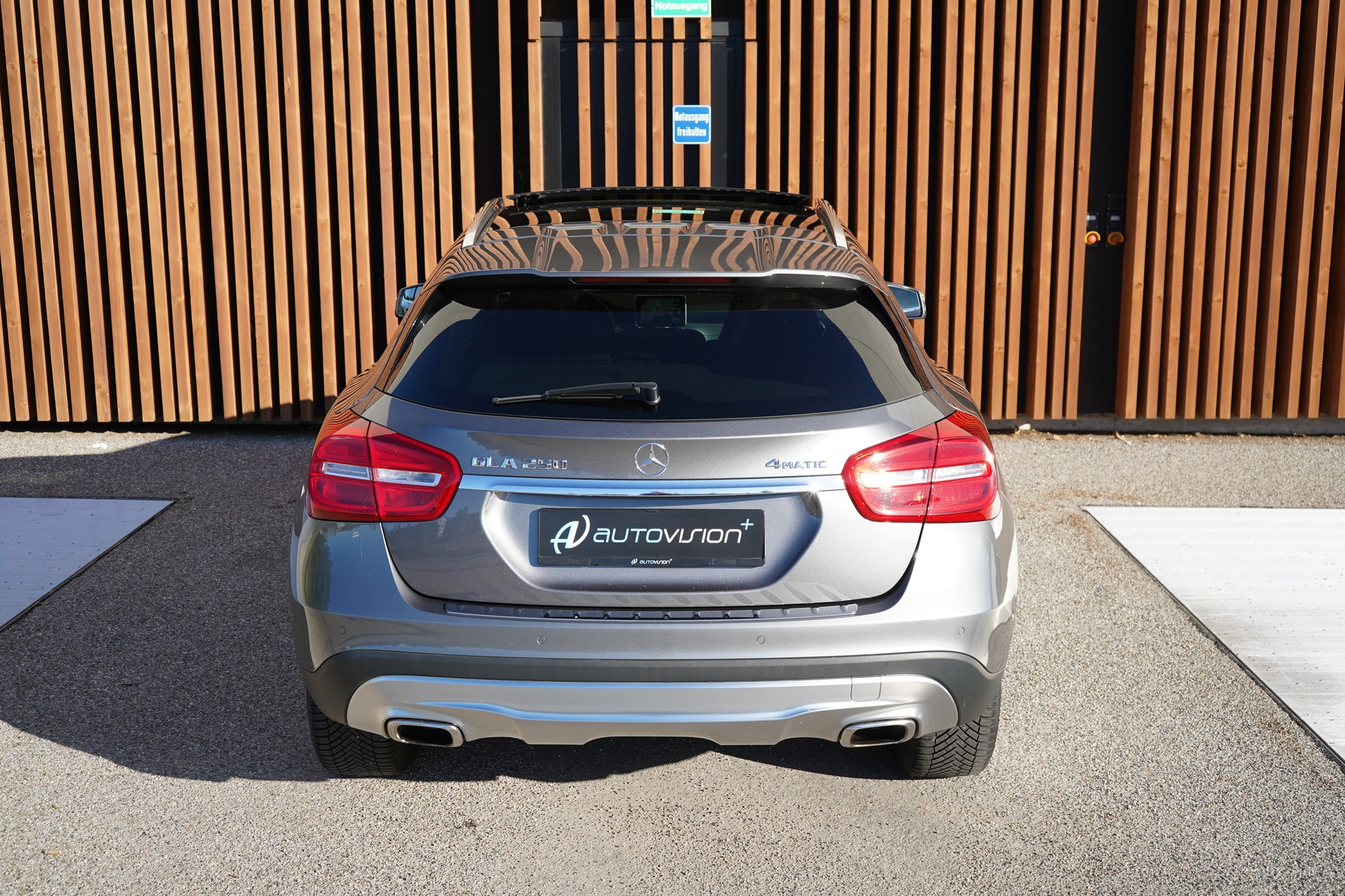 MERCEDES-BENZ GLA 250 URBAN 4MATIC 7G-DCT l 211 PS-image-14