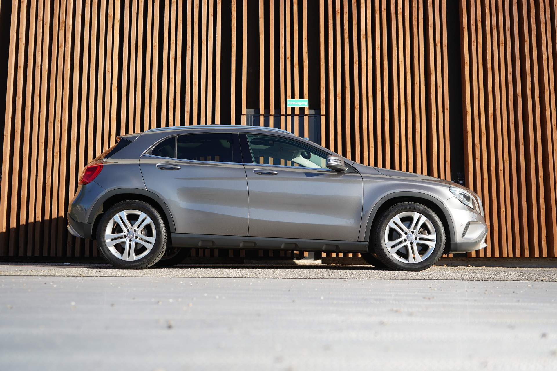 MERCEDES-BENZ GLA 250 URBAN 4MATIC 7G-DCT l 211 PS-image-2
