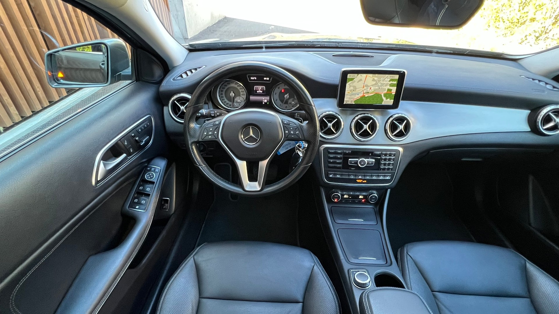 MERCEDES-BENZ GLA 250 URBAN 4MATIC 7G-DCT l 211 PS-image-19