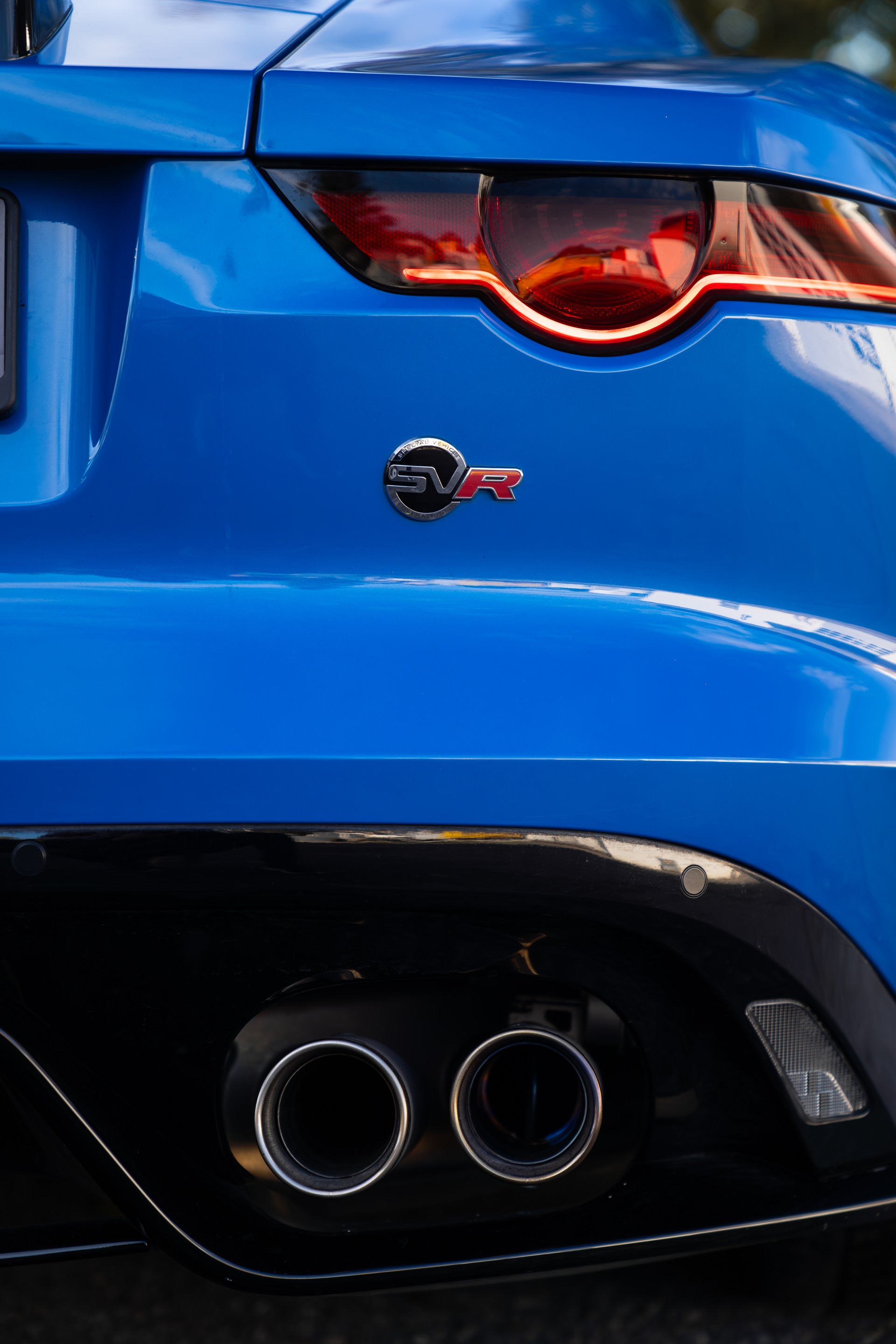 JAGUAR F-Type 5.0 V8 S/C SVR AWD (CH) 4x4-image-7