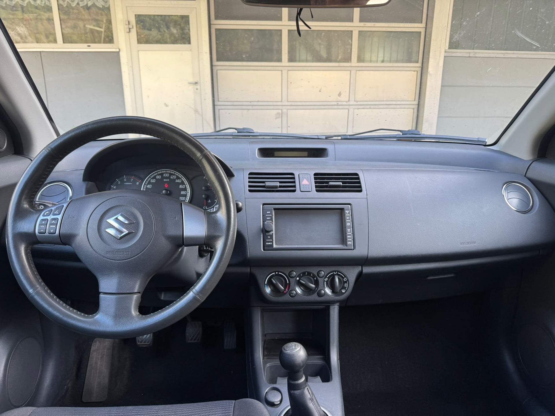 SUZUKI Swift 1.3i 16V GL Top 4x4-image-5
