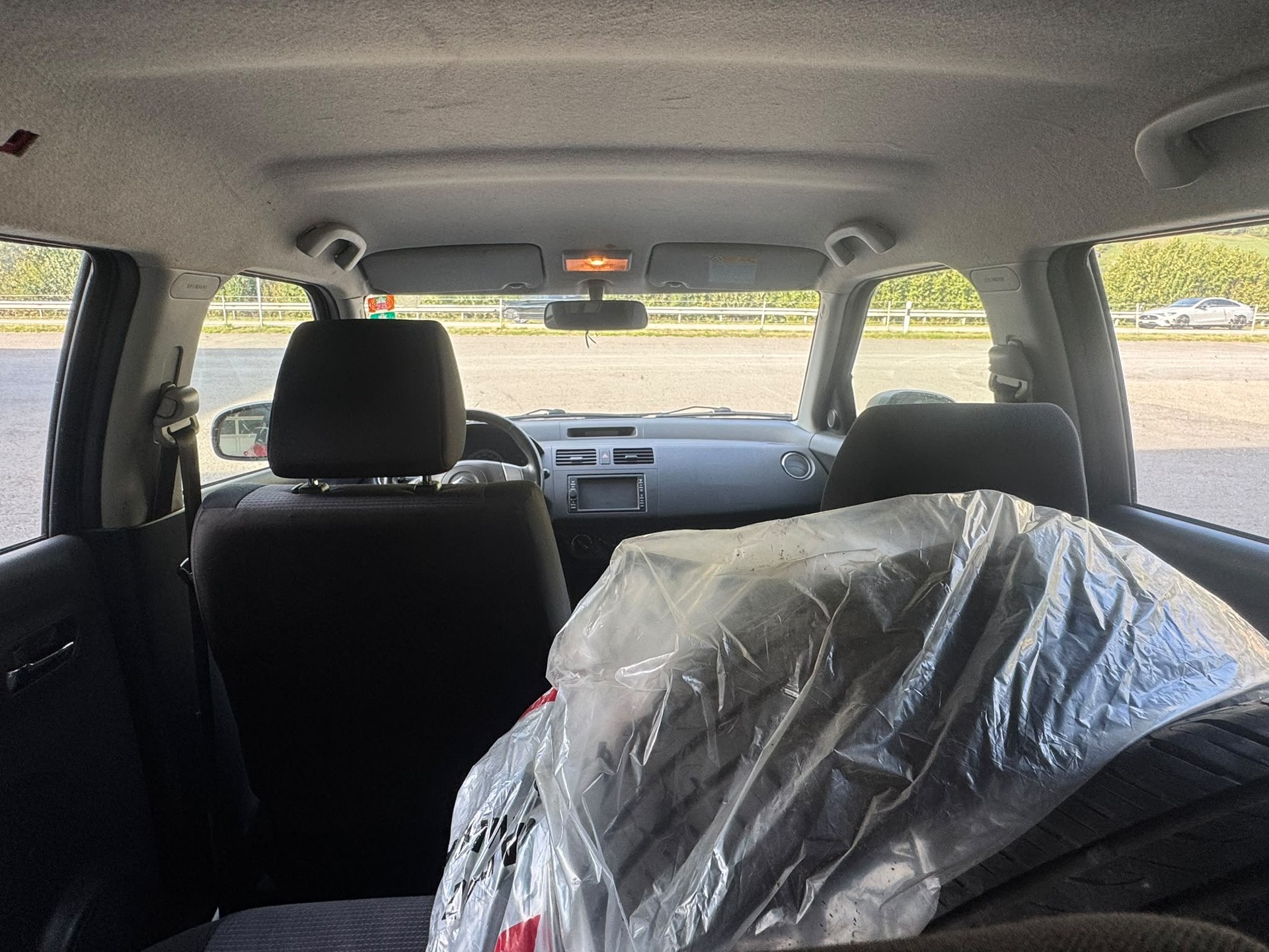 SUZUKI Swift 1.3i 16V GL Top 4x4-image-12