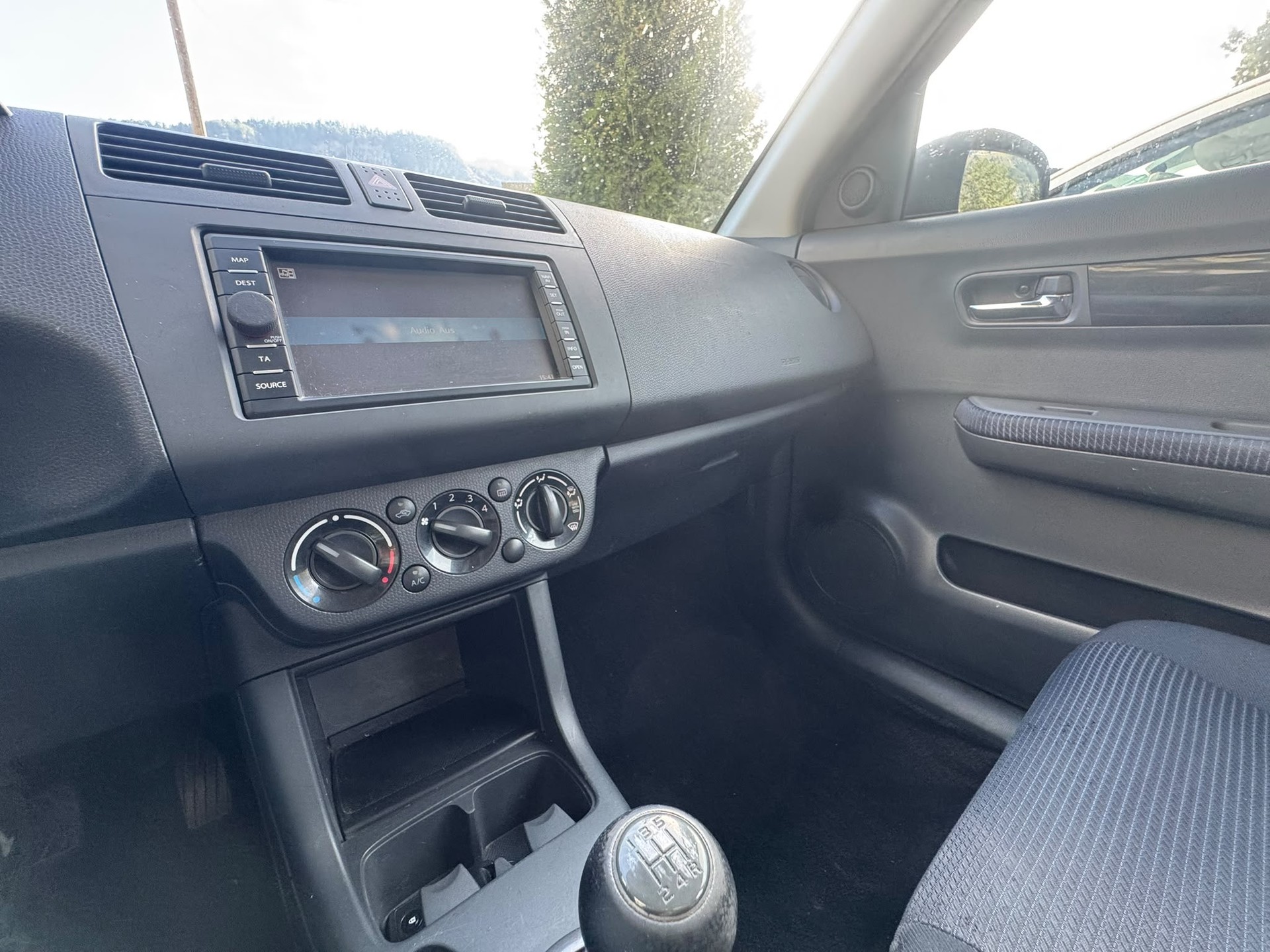 SUZUKI Swift 1.3i 16V GL Top 4x4-image-14