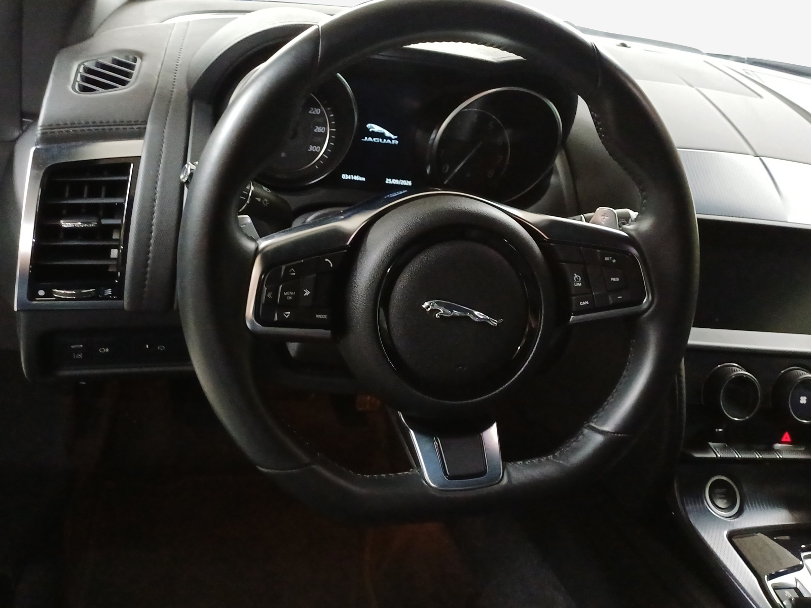 JAGUAR F-Type Convertible 2.0 I4 R-Dynamik Automatik-image-9